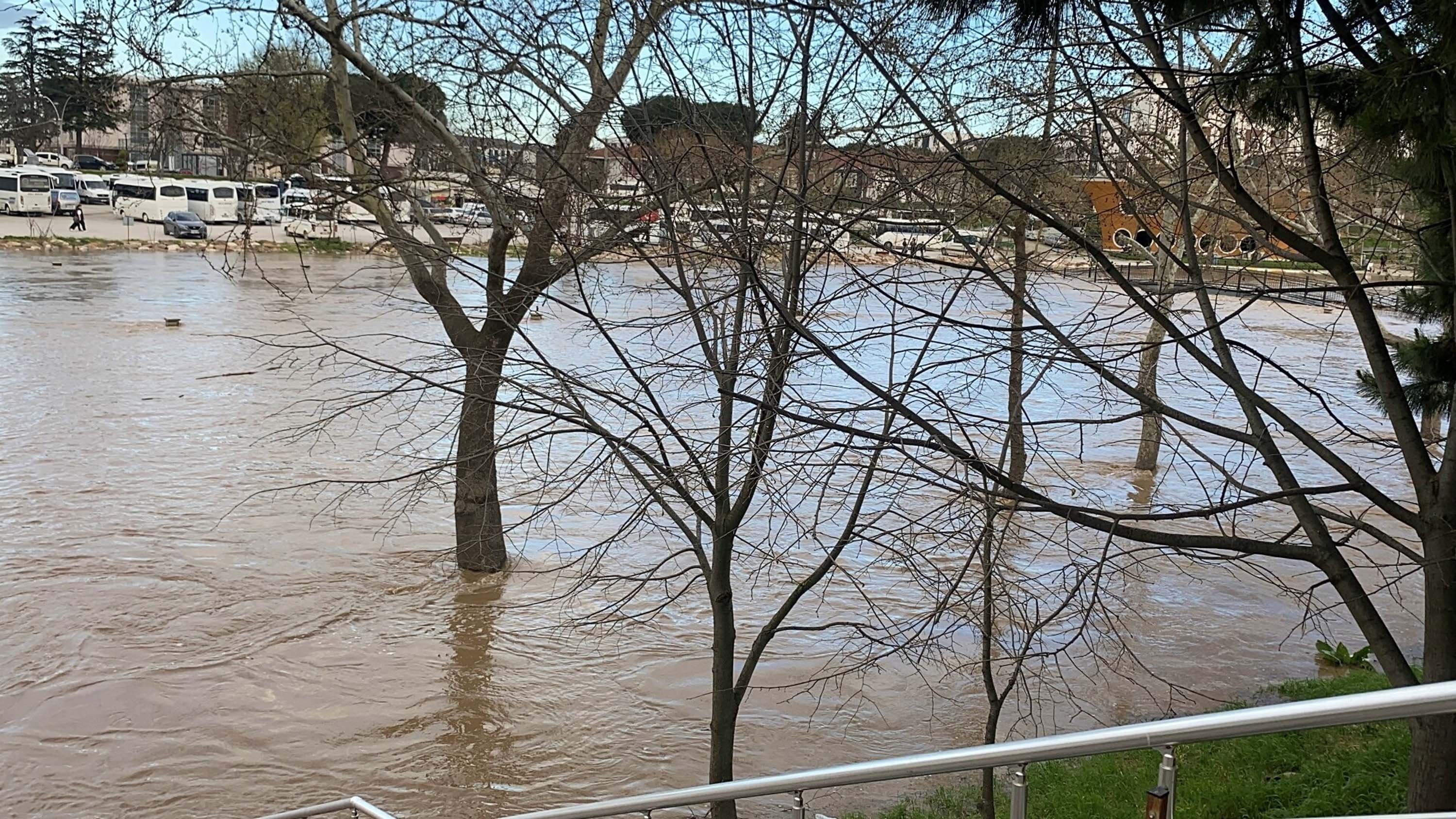 Çanakkale'de Kocabaş Çayı taştı; tarım arazileri sular altında kaldı (3)