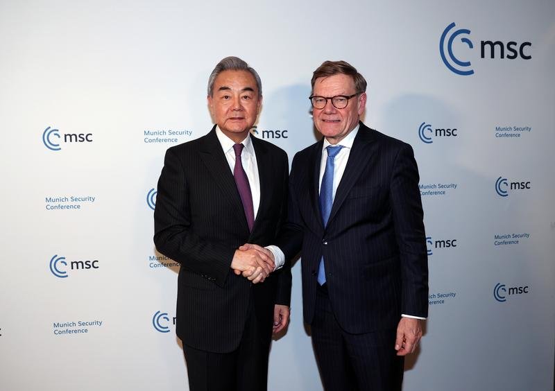 Çin Dışişleri Bakanı Wang, Alman mevkidaşı Wadephul ile telefonda görüştü