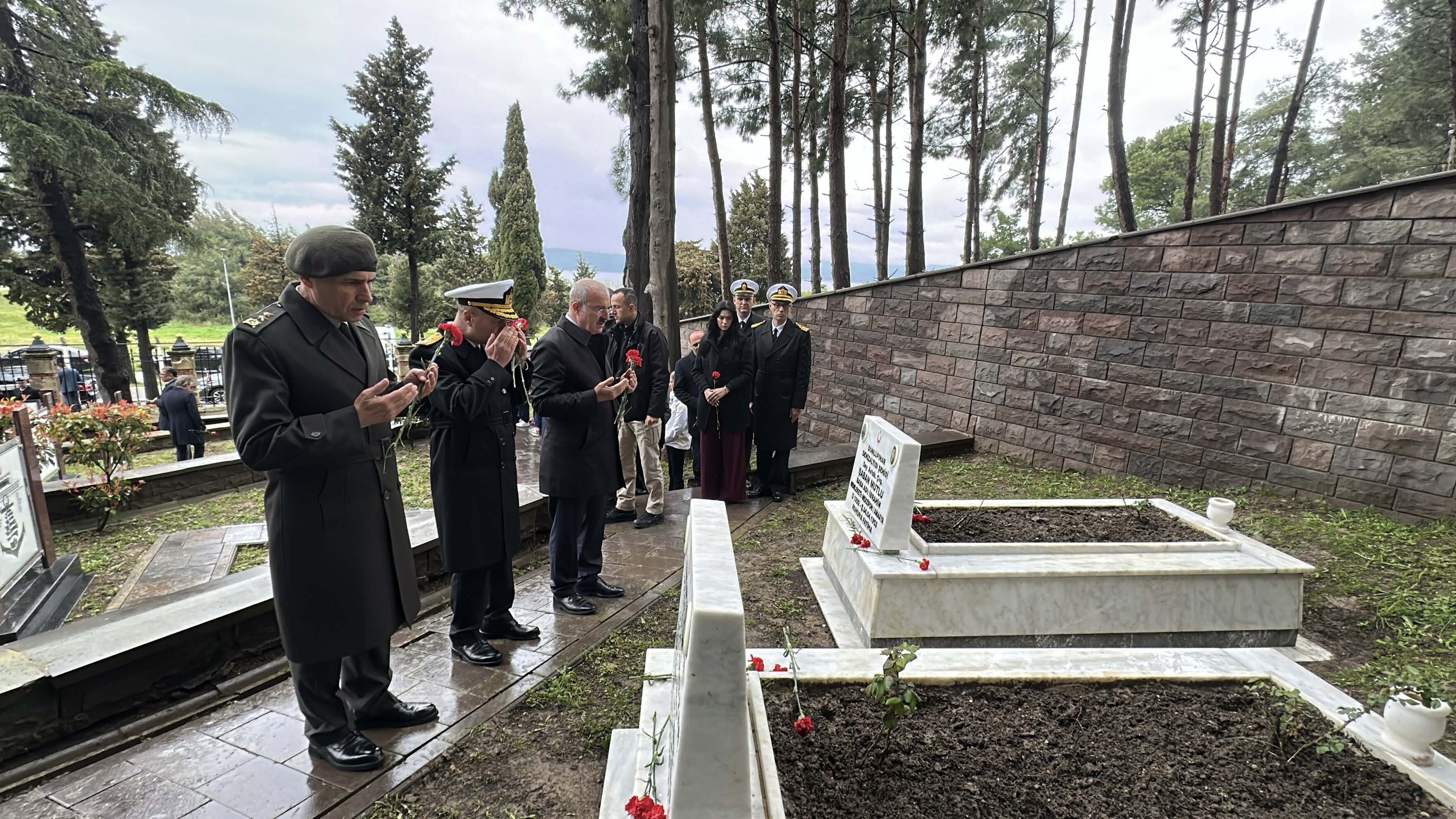 Dumlupınar Denizaltısı şehitleri anıldı