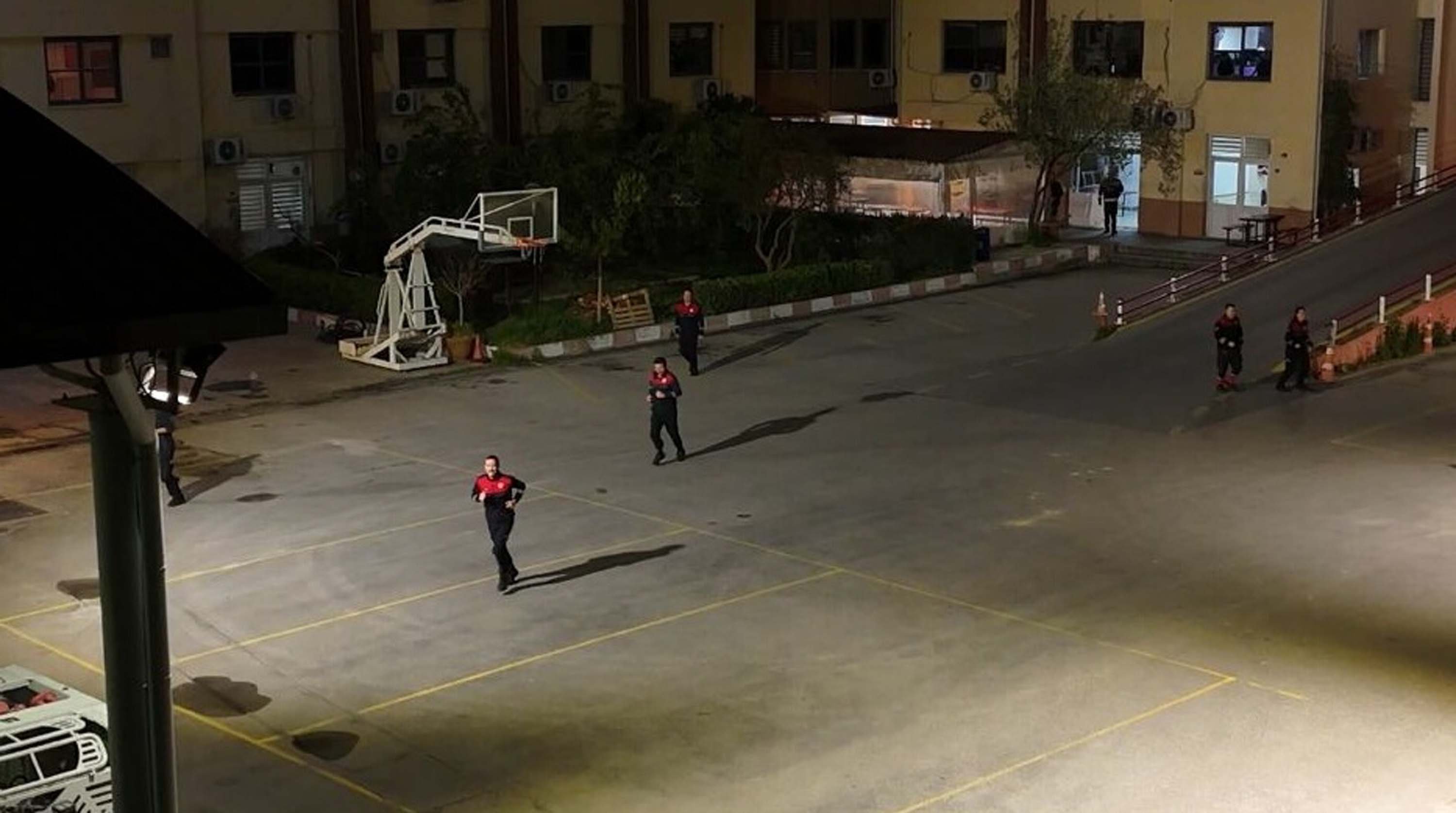 Dünya Kupası maçını bırakıp yangına koştular