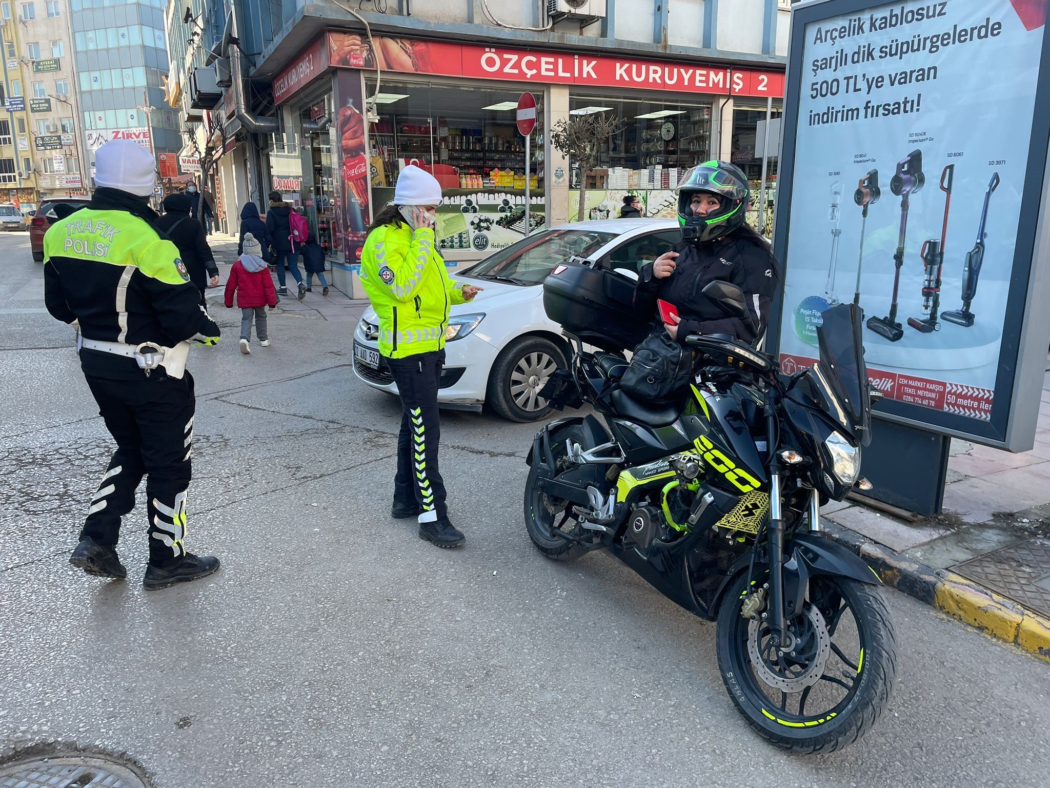 Ehliyetsiz ve plakasız 3 motosiklet sürücüsüne toplam 135 bin lira ceza