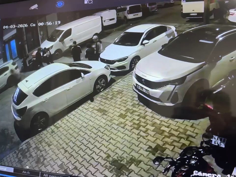 Esenler'de teslimata giden kuryenin motosikletinden siparişler ve taşınabilir şarj cihazı çalındı