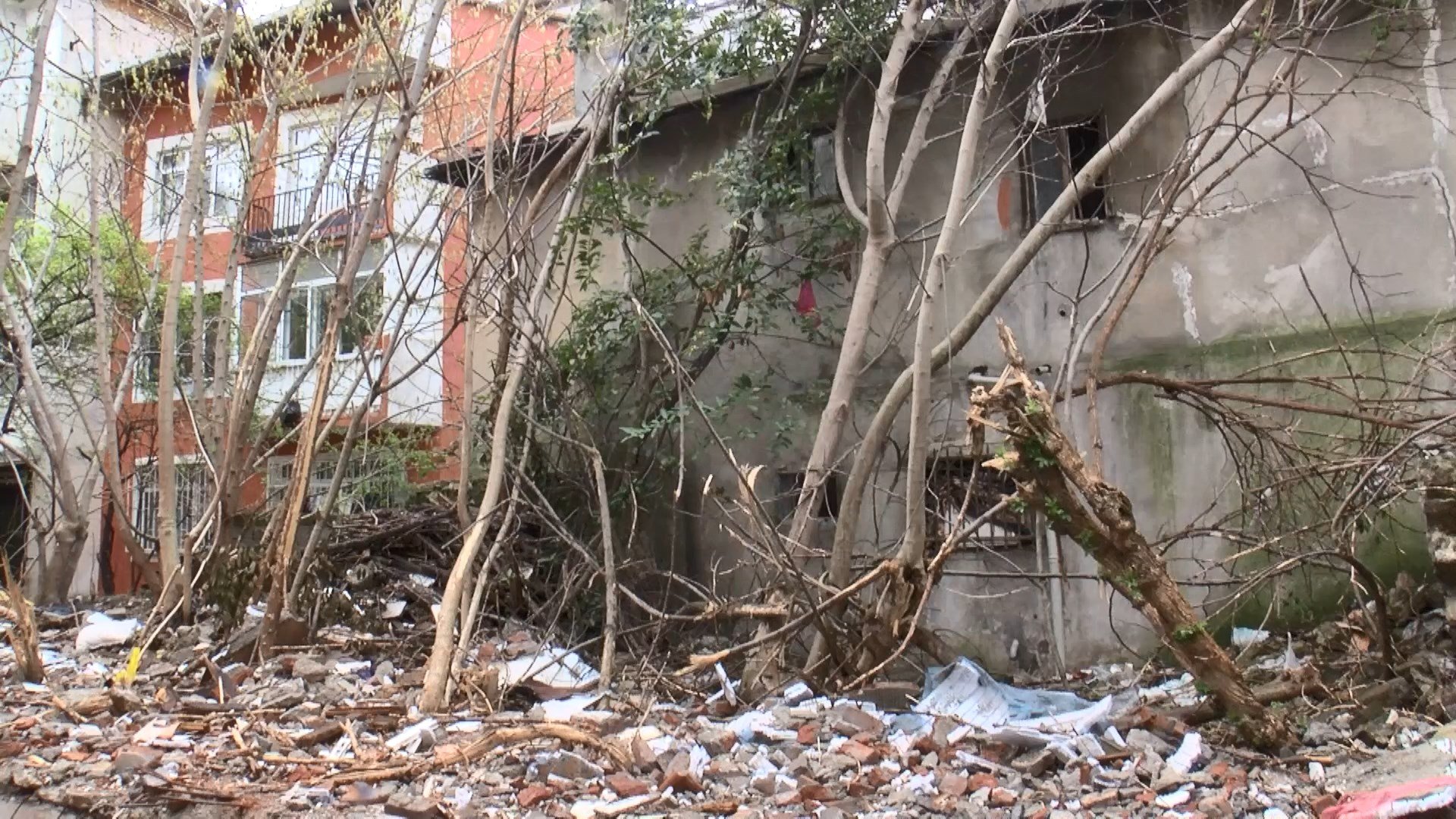 Fatih'te arkeolojik sit alanında define arayanlara suçüstü: 3 gözaltı / Aktüel görüntülerle