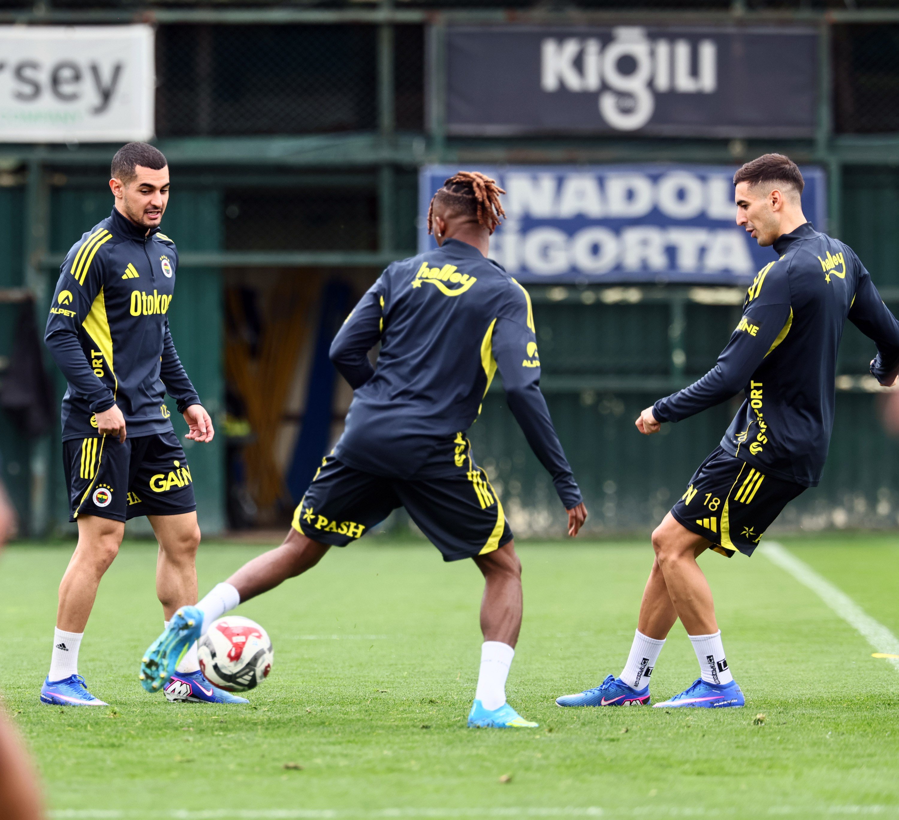 Fenerbahçe'de Beşiktaş derbisi hazırlıkları sürüyor