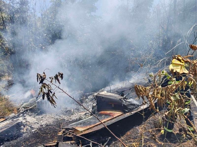 Filipinler'de kargo uçağı düştü: 2 ölü