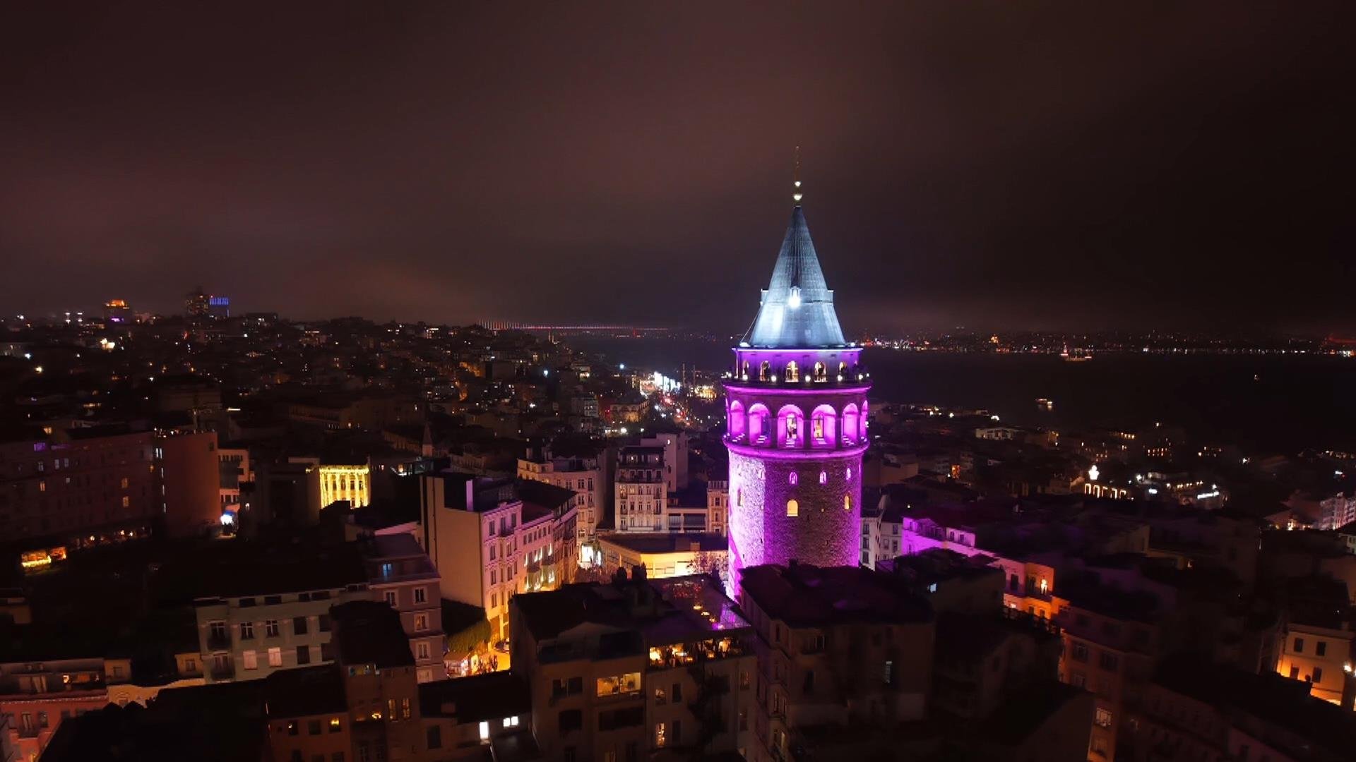 Galata Kulesi farkındalık için mor renge büründü