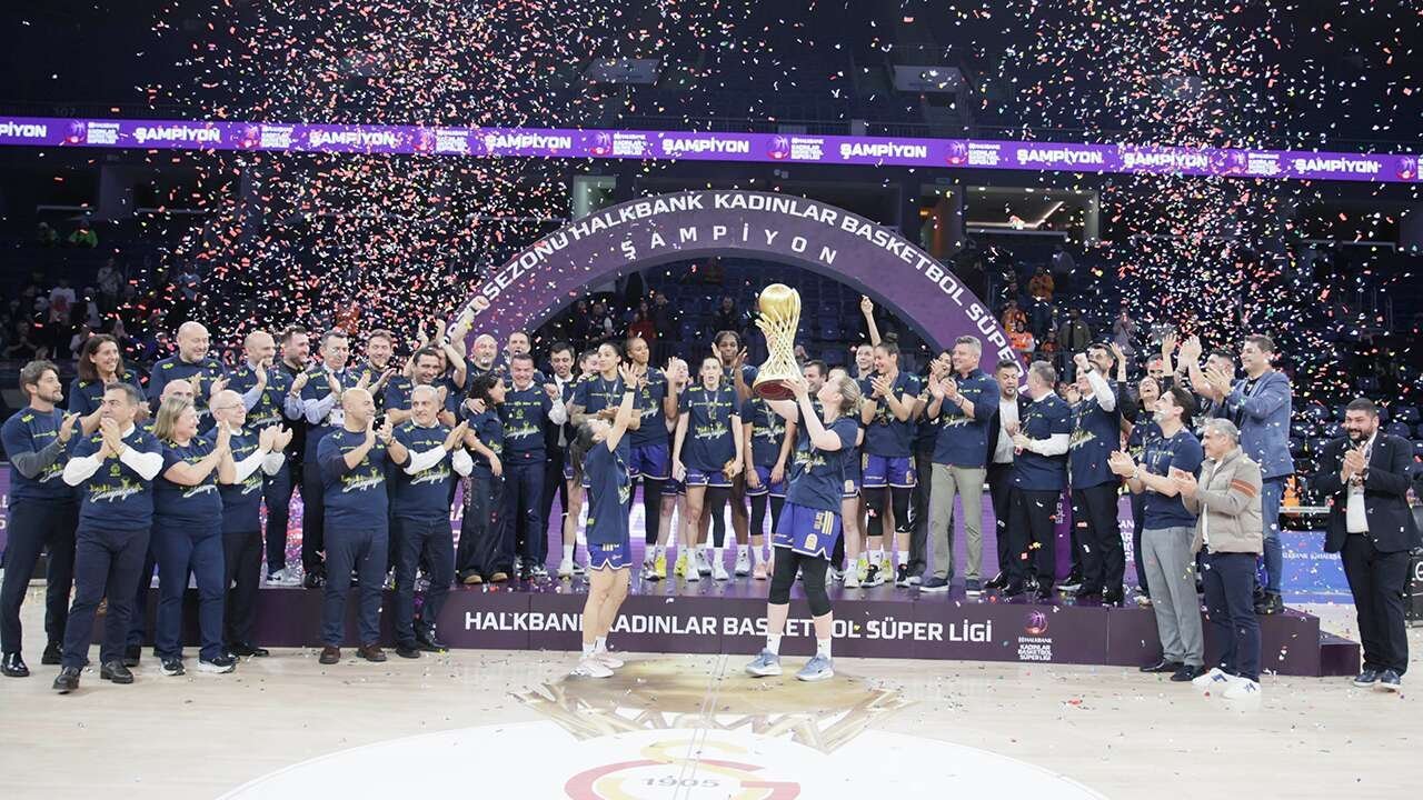 Galatasaray'ı yenen Fenerbahçe şampiyon oldu