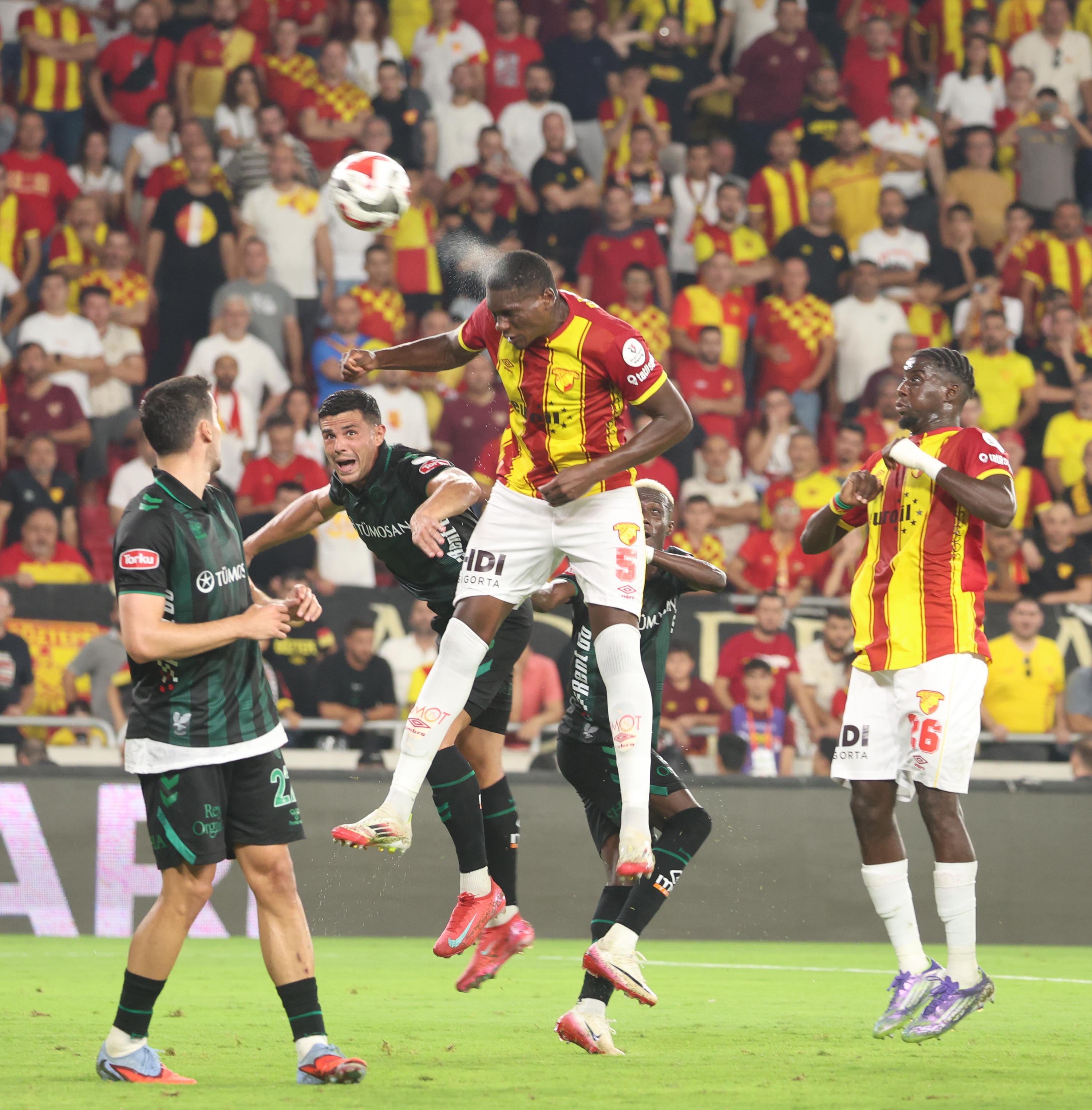 Göztepe defansı güven veriyor