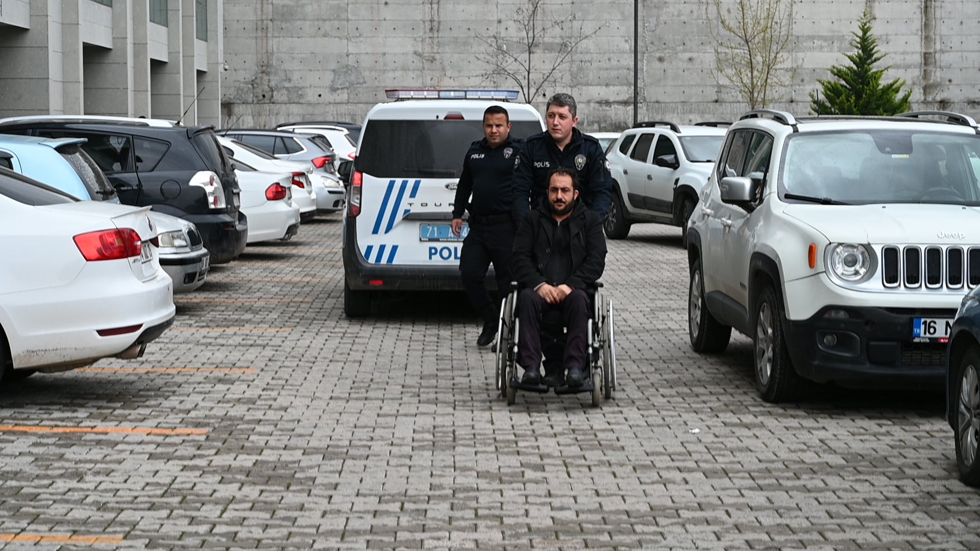 Hastanede doğum yapan kadın ile erkek arkadaşına bıçaklı saldırıda 3 kardeş tutuklandı (2)