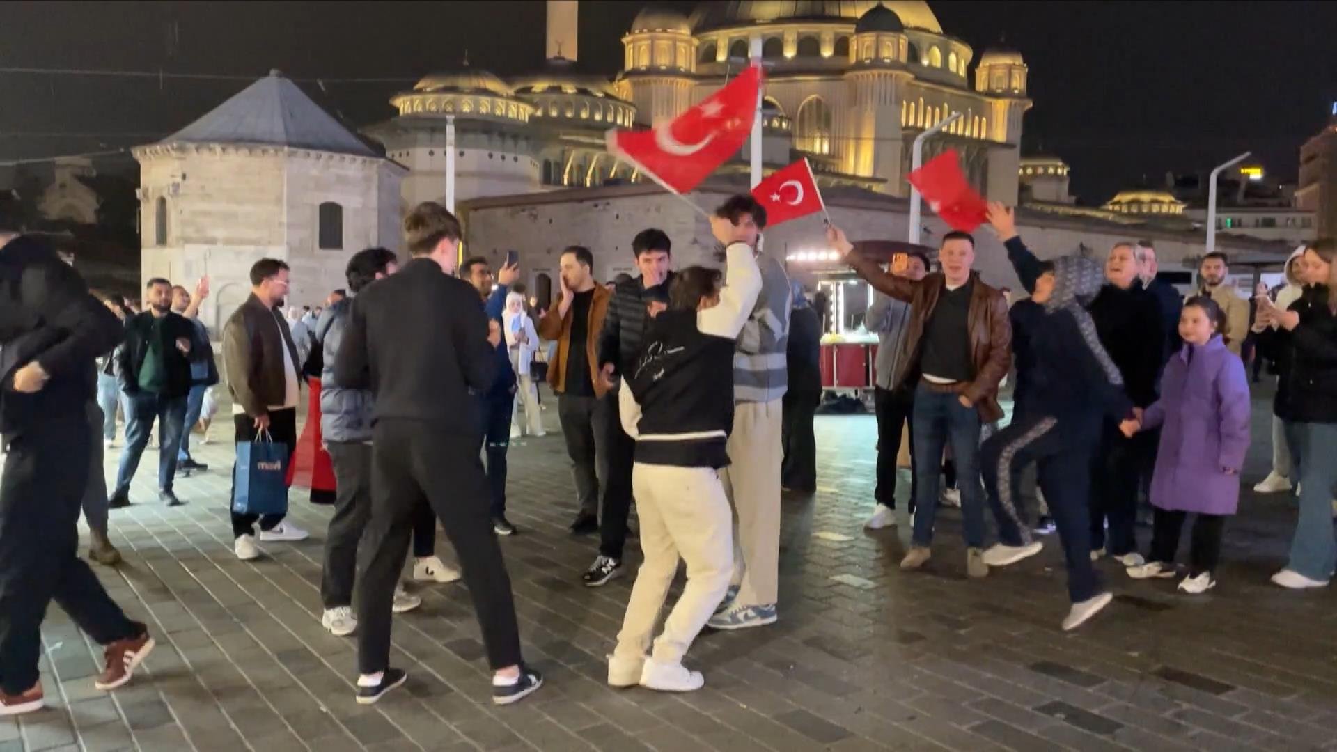 İstanbul - A Milli Takım'ın Dünya Kupası'na katılması Taksim'de kutlandı