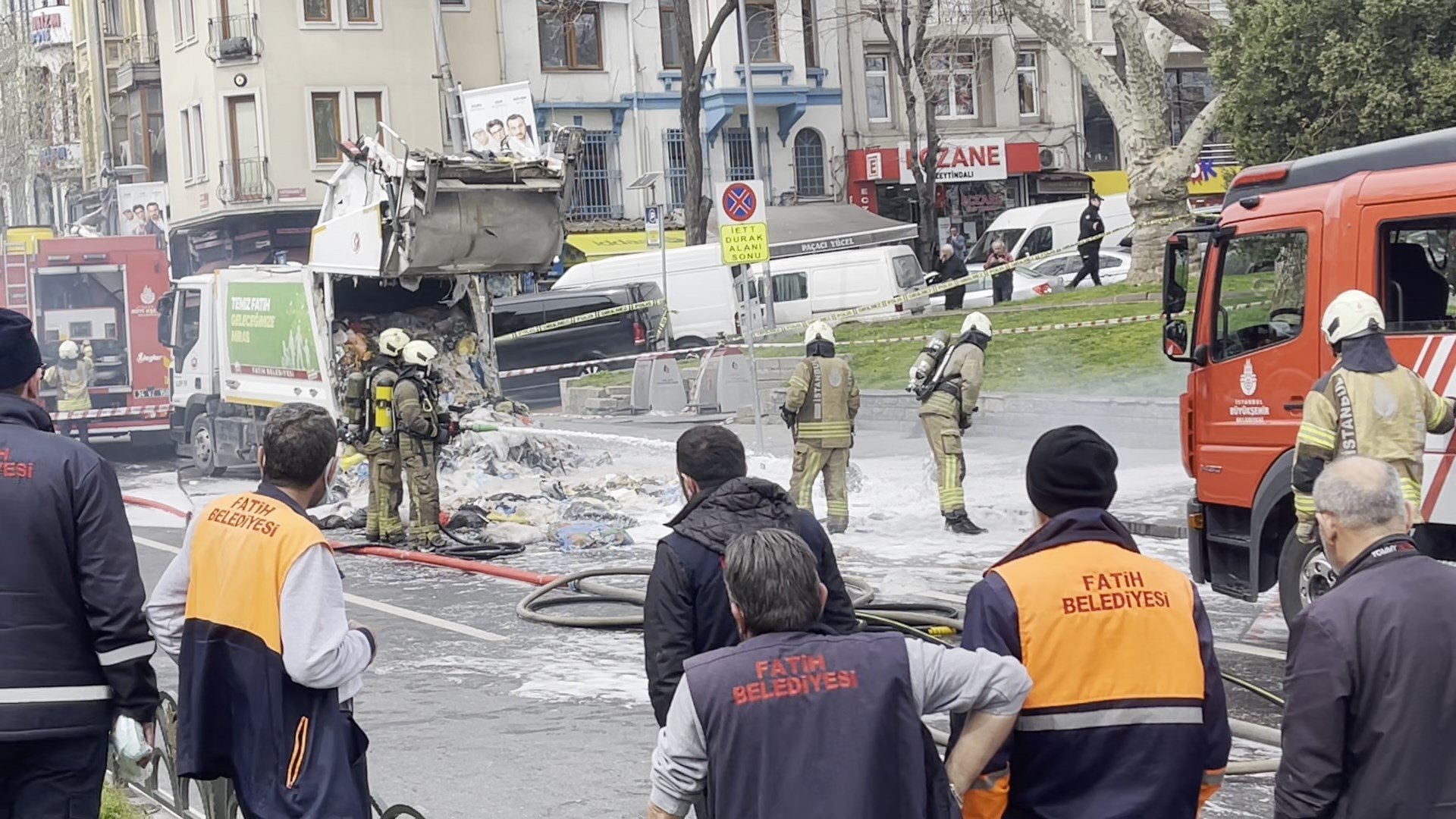 İstanbul- Fatih'te çöp kamyonunda patlama -1