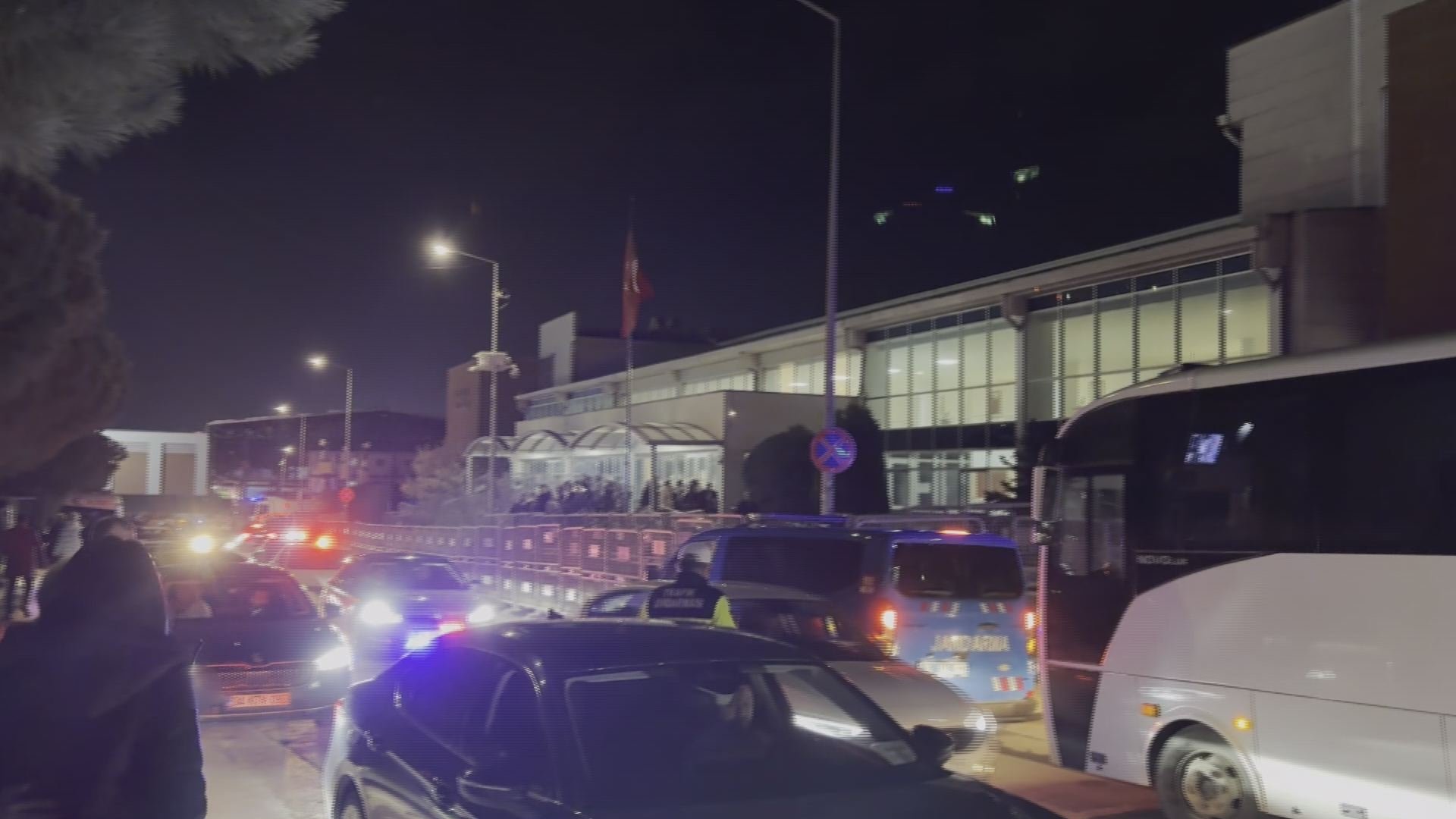 İstanbul - İBB'ye yönelik 'Yolsuzluk' davasında ara karar: 18 sanık tahliye edildi -6 / Görüntü eklendi