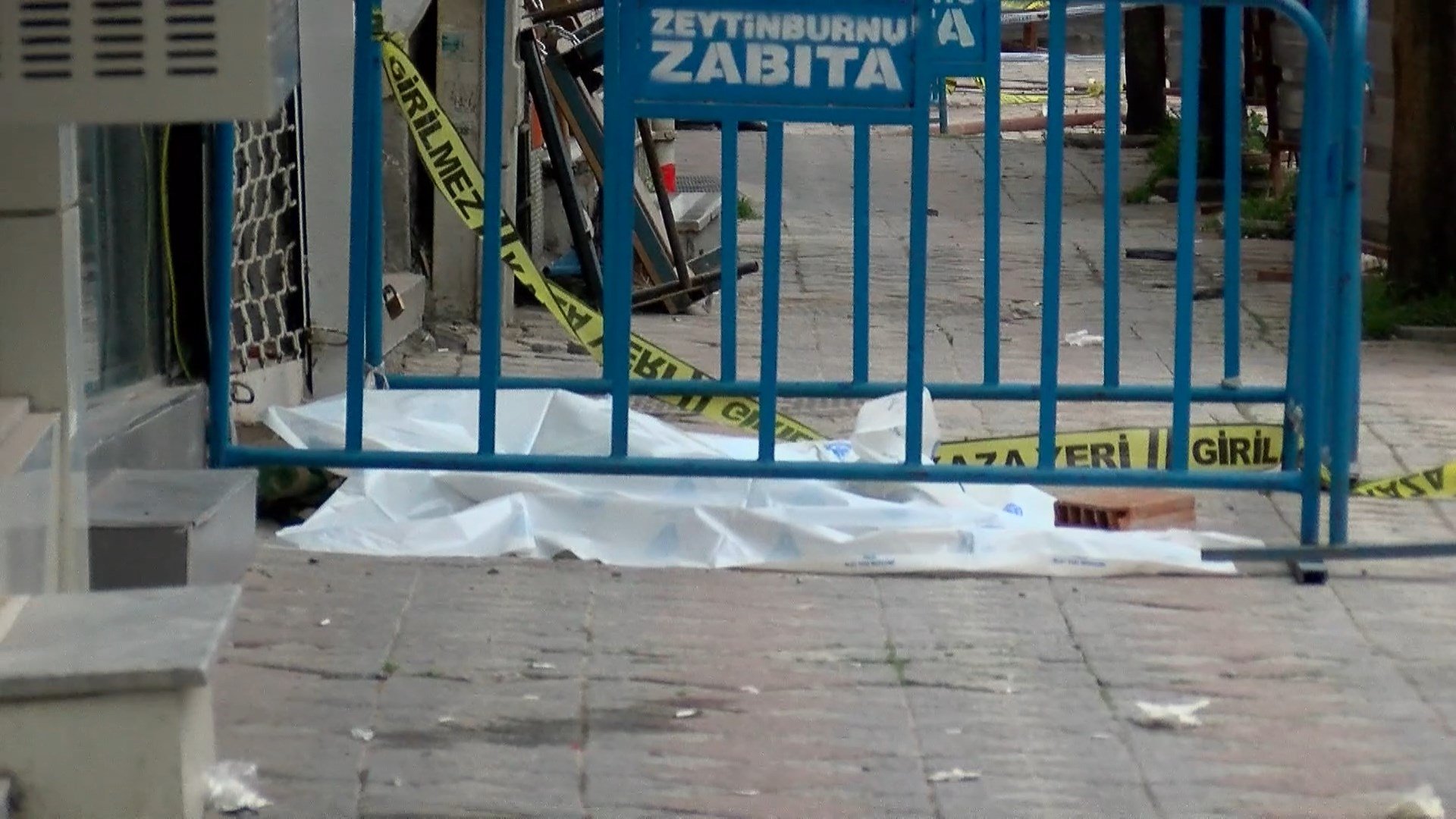 İstanbul - Zeytinburnu'nda inşaattan beton parçası düştü; 6 yaşındaki çocuk öldü