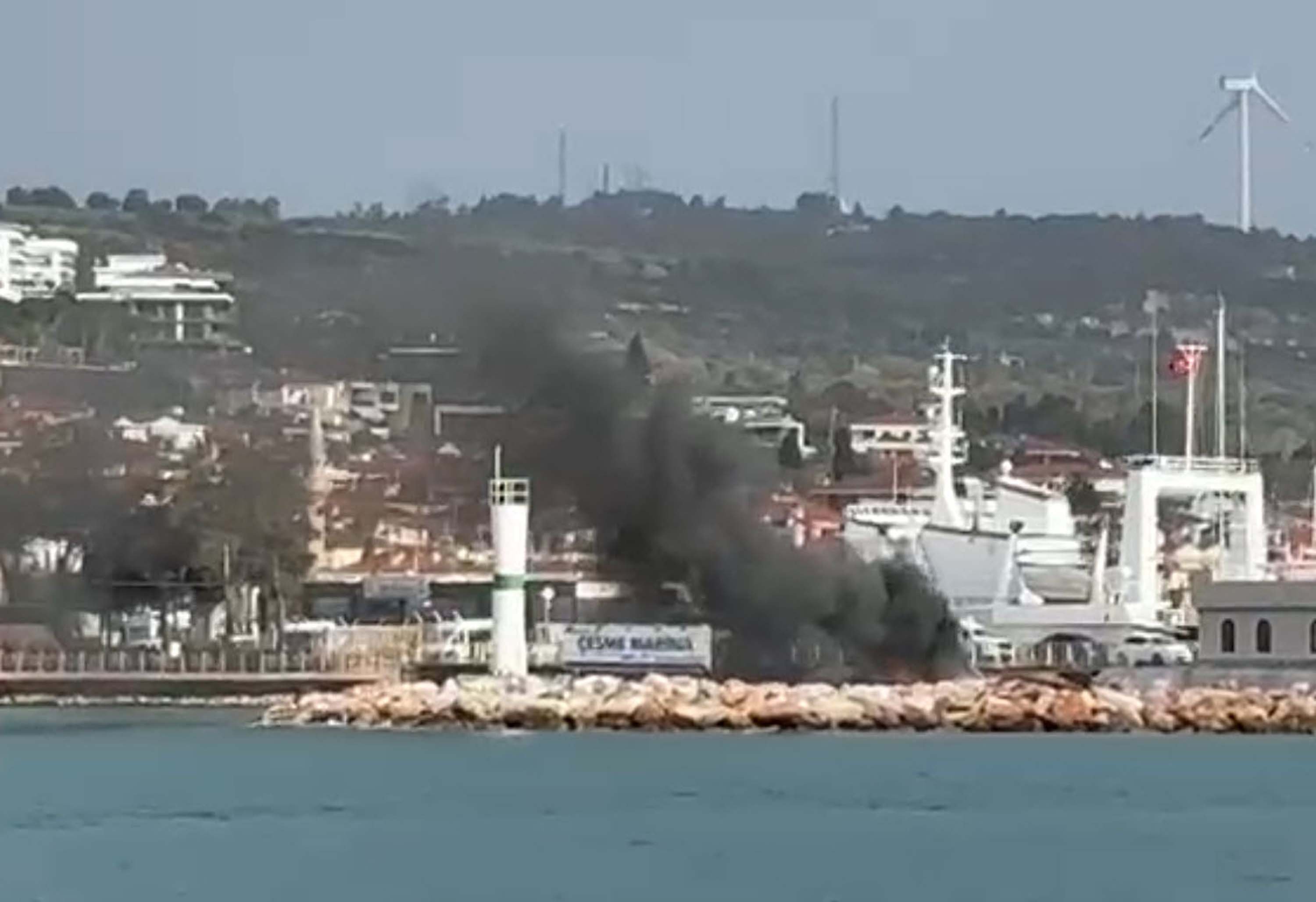 İzmir'de motoryat yangını