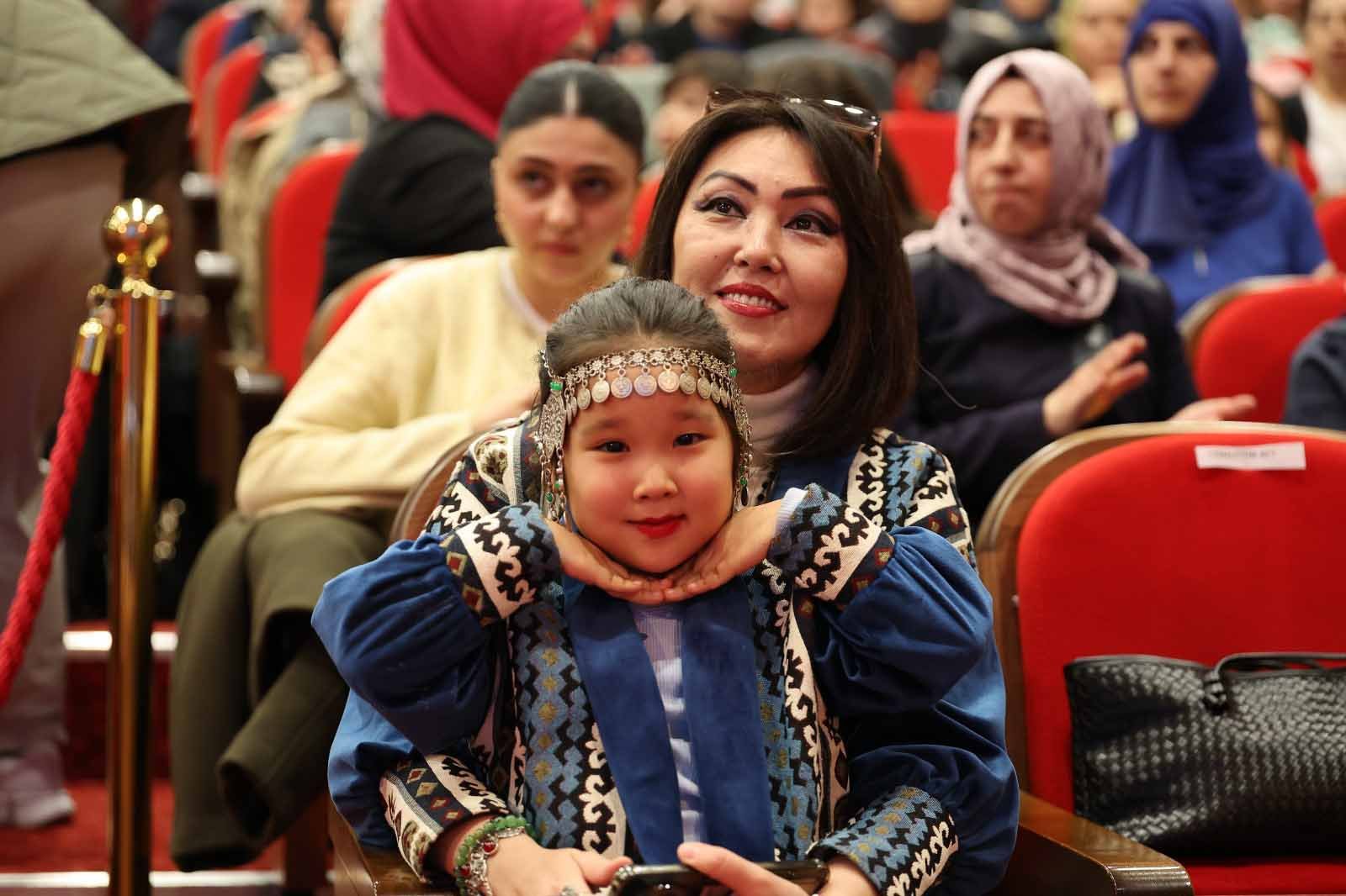 Kazak müzik grubu Alatau Serileri, yeni albümünün lansmanını Bağcılar'da yaptı