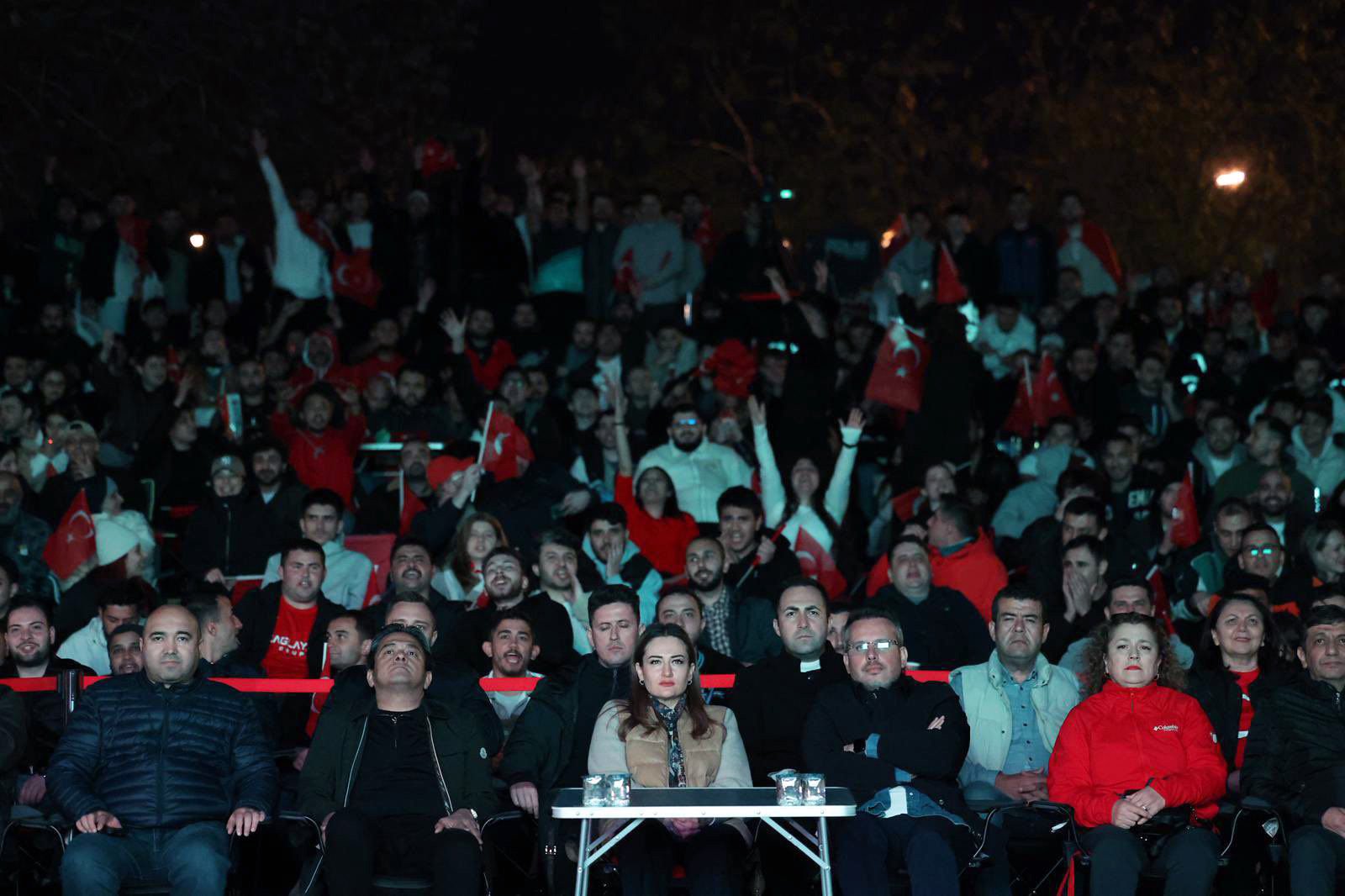 Milli takımın galibiyeti Antalya'da coşkuyla kutlandı