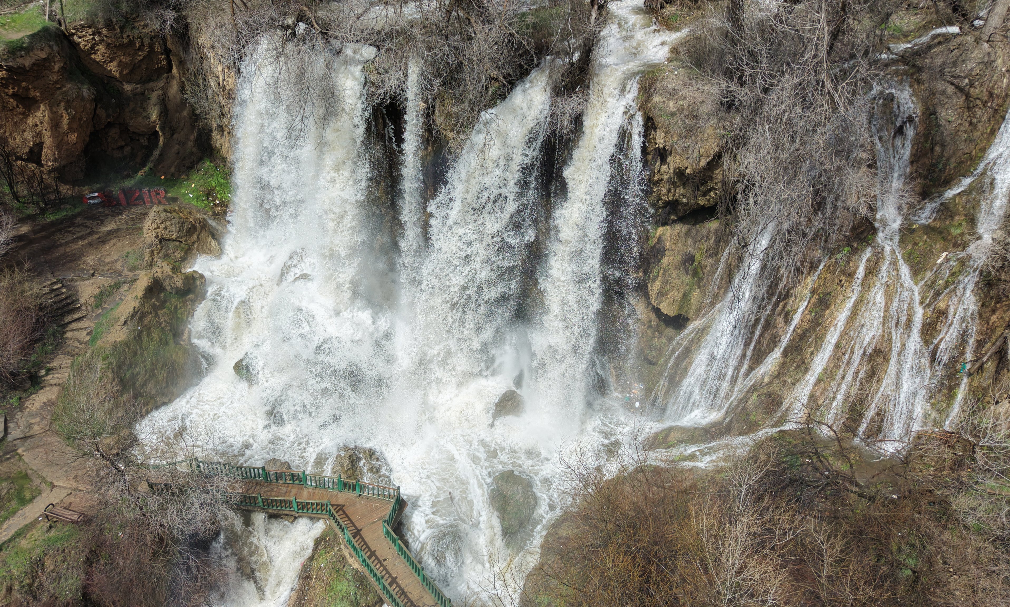 Obrukla oluşan Sızır Şelalesi, son yağışlarla coştu / Ek fotoğraflar