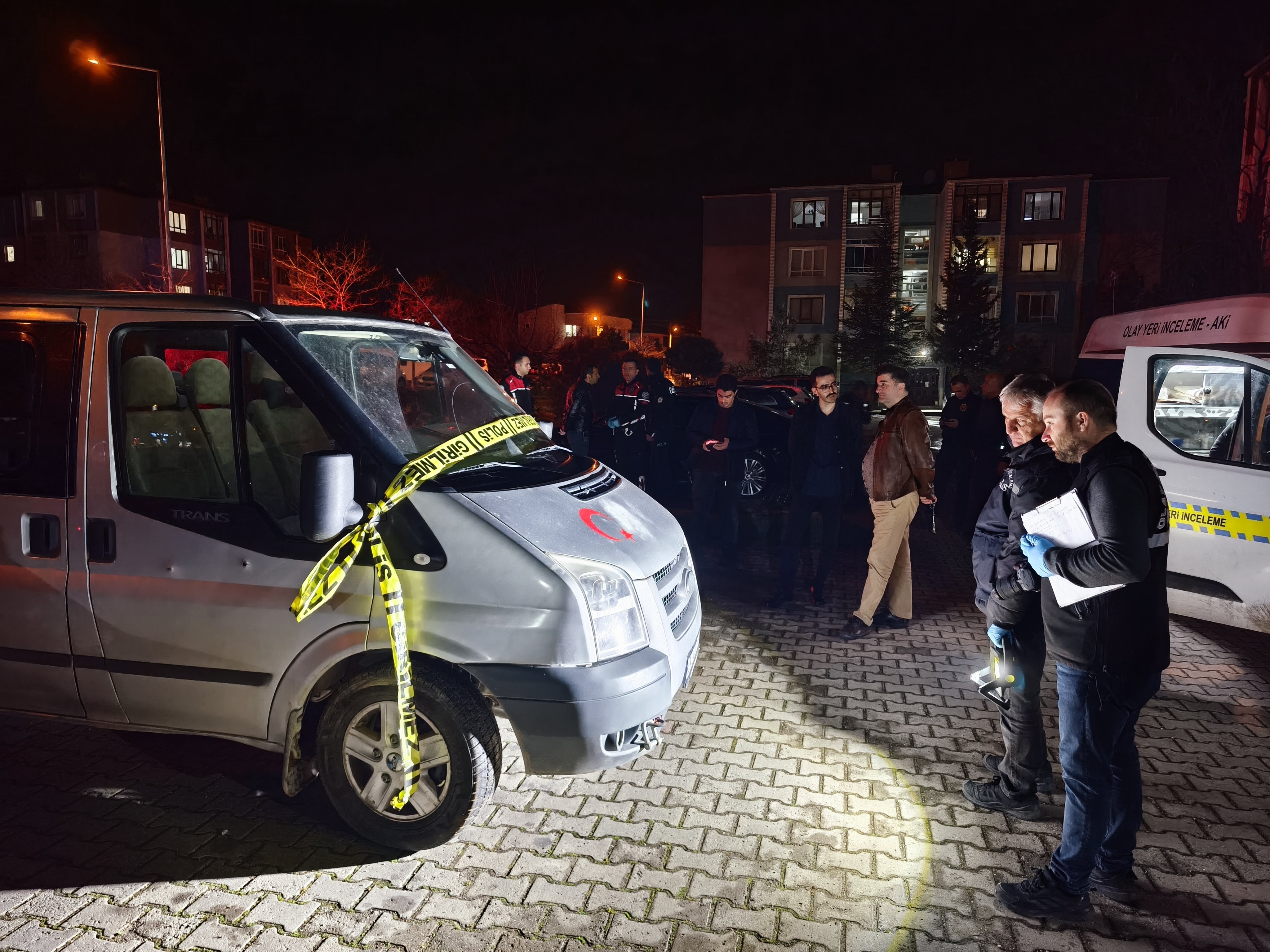Otoparkta minibüsü park ettikten sonra tabancayla vurularak öldürüldü