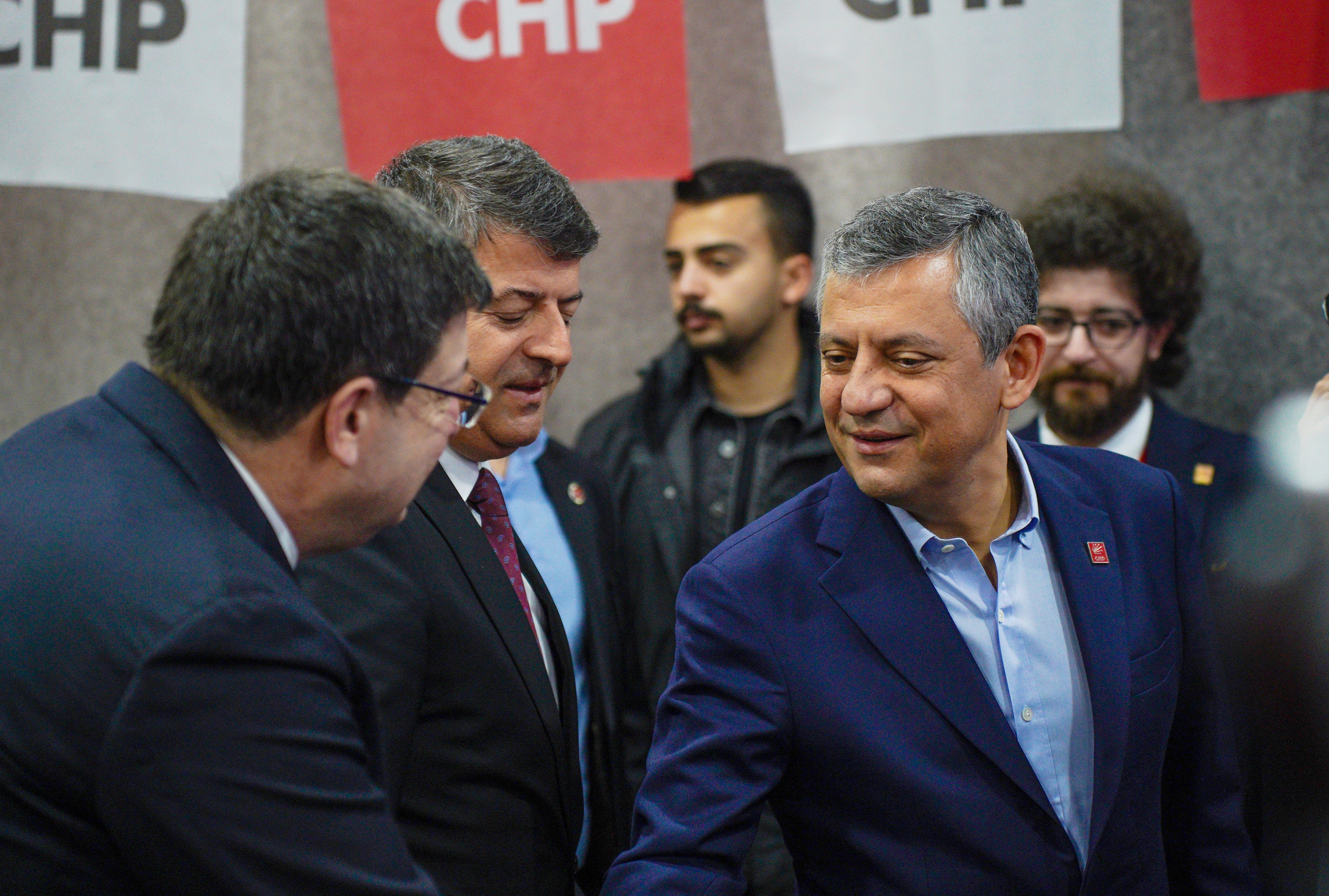 Özgür Özel: Türkiye dışında bir tırnak makasım varsa ispatlayın