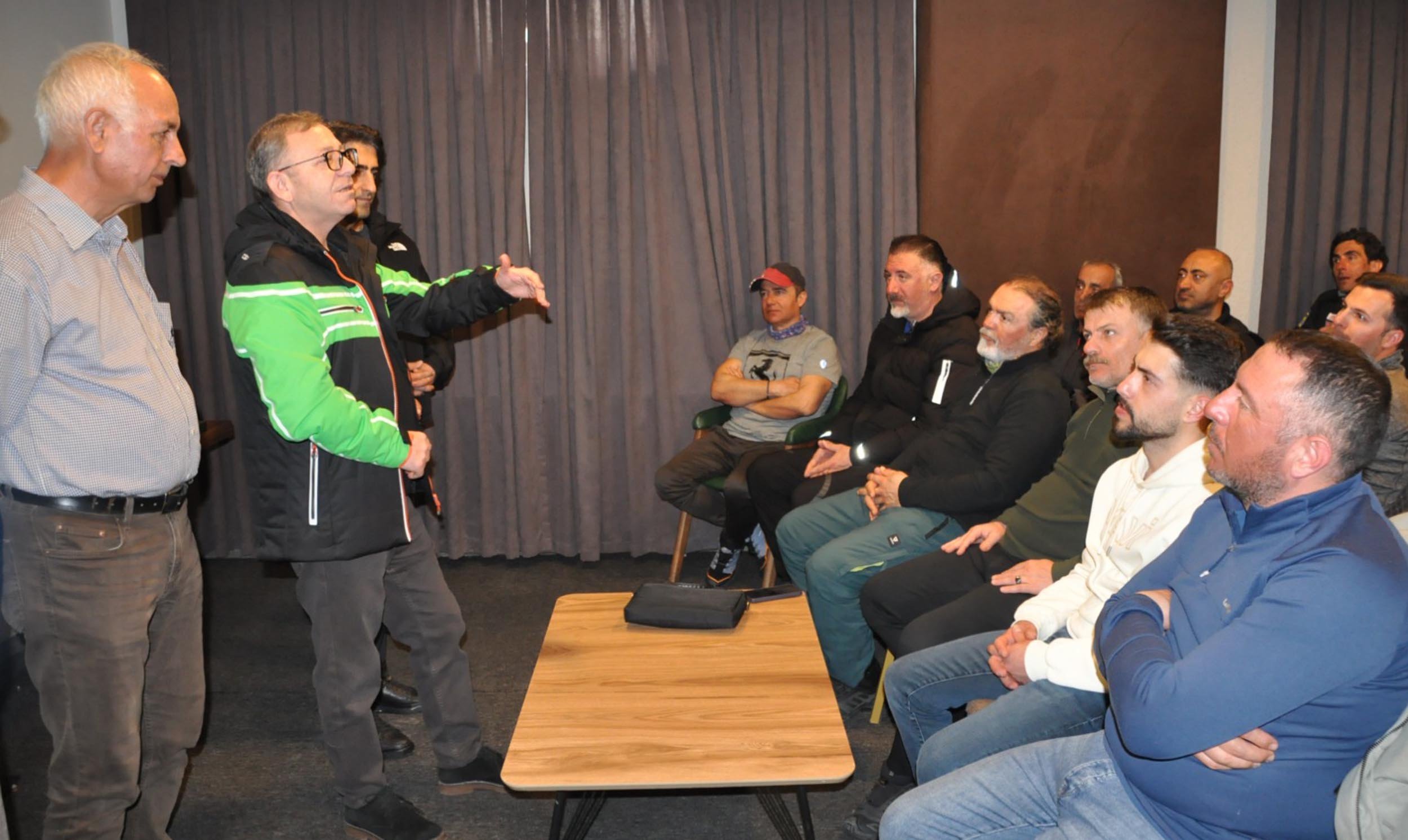 Sarıkamış'ta 350 antrenör adayı eğitimi tamamladı