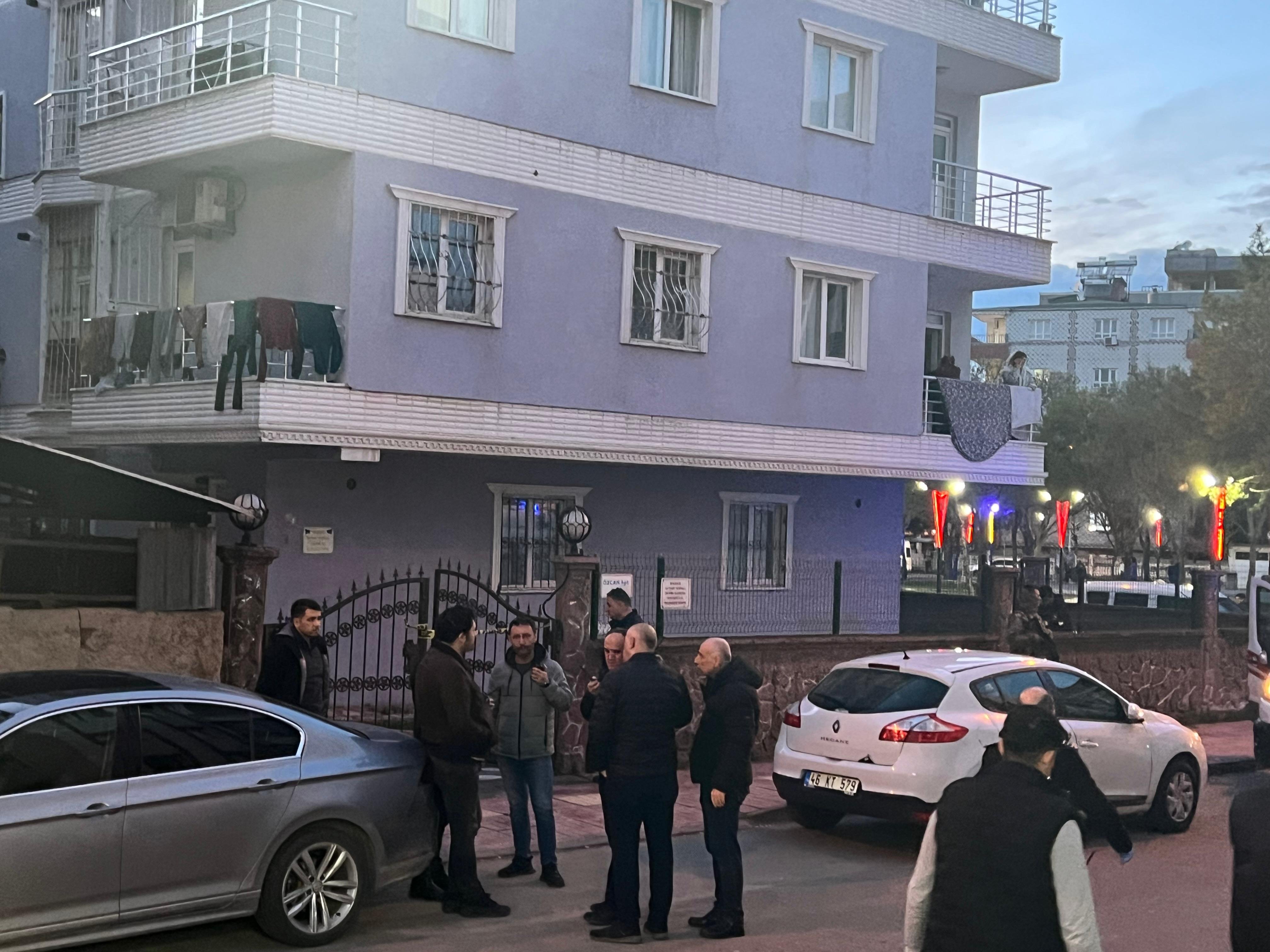 Silahla saldırıda ölen anne ve oğlu, toprağa verildi