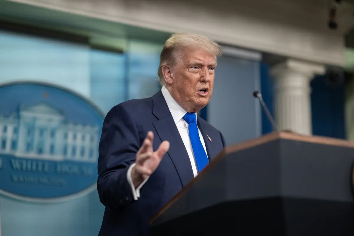 Trump'tan İran'a yeni tehdit: Hürmüz Boğazı'nı açın, yoksa salı günü cehennemi yaşayacaksınız