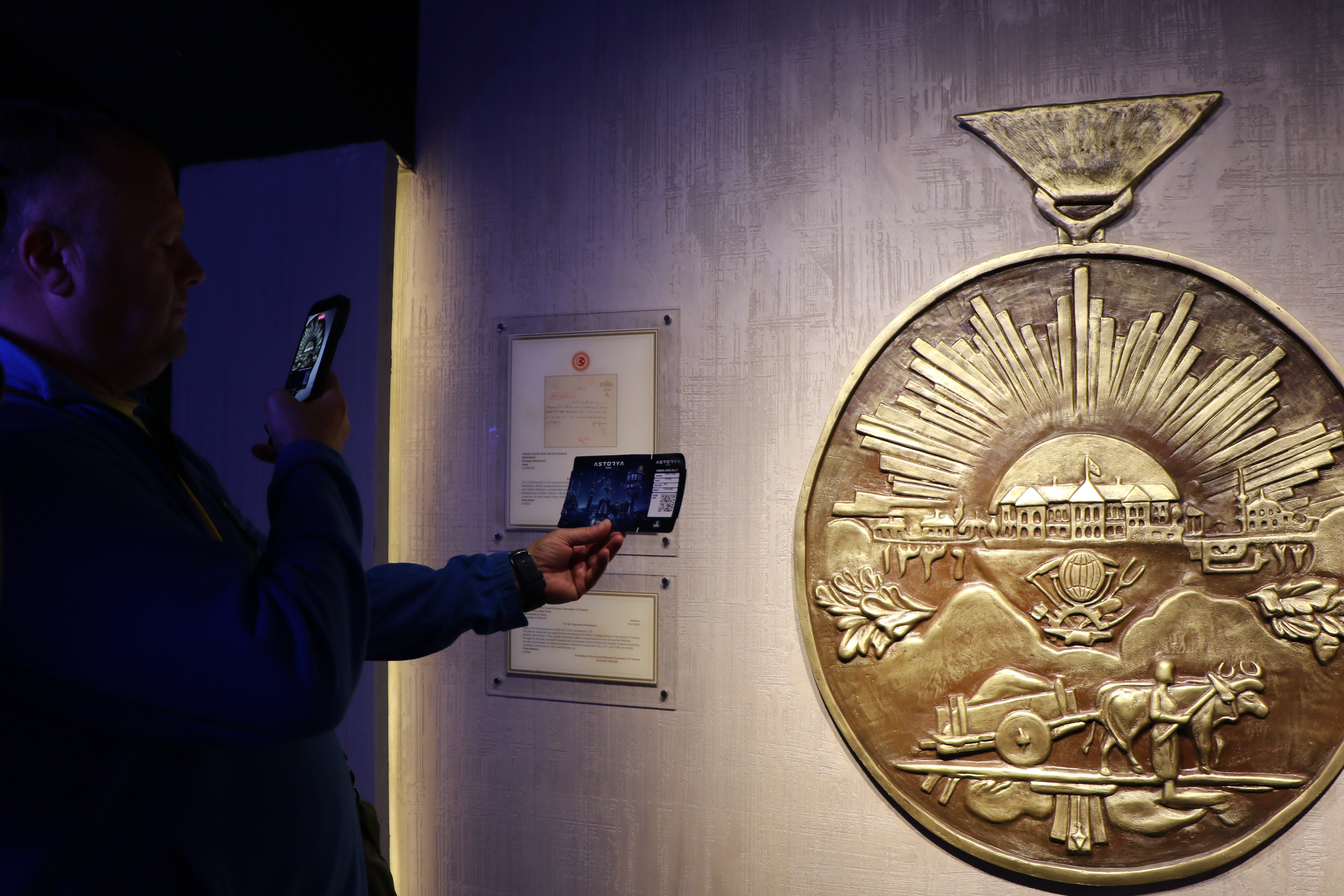 Türkiye'nin ilk uçan sinemasına yoğun ilgi