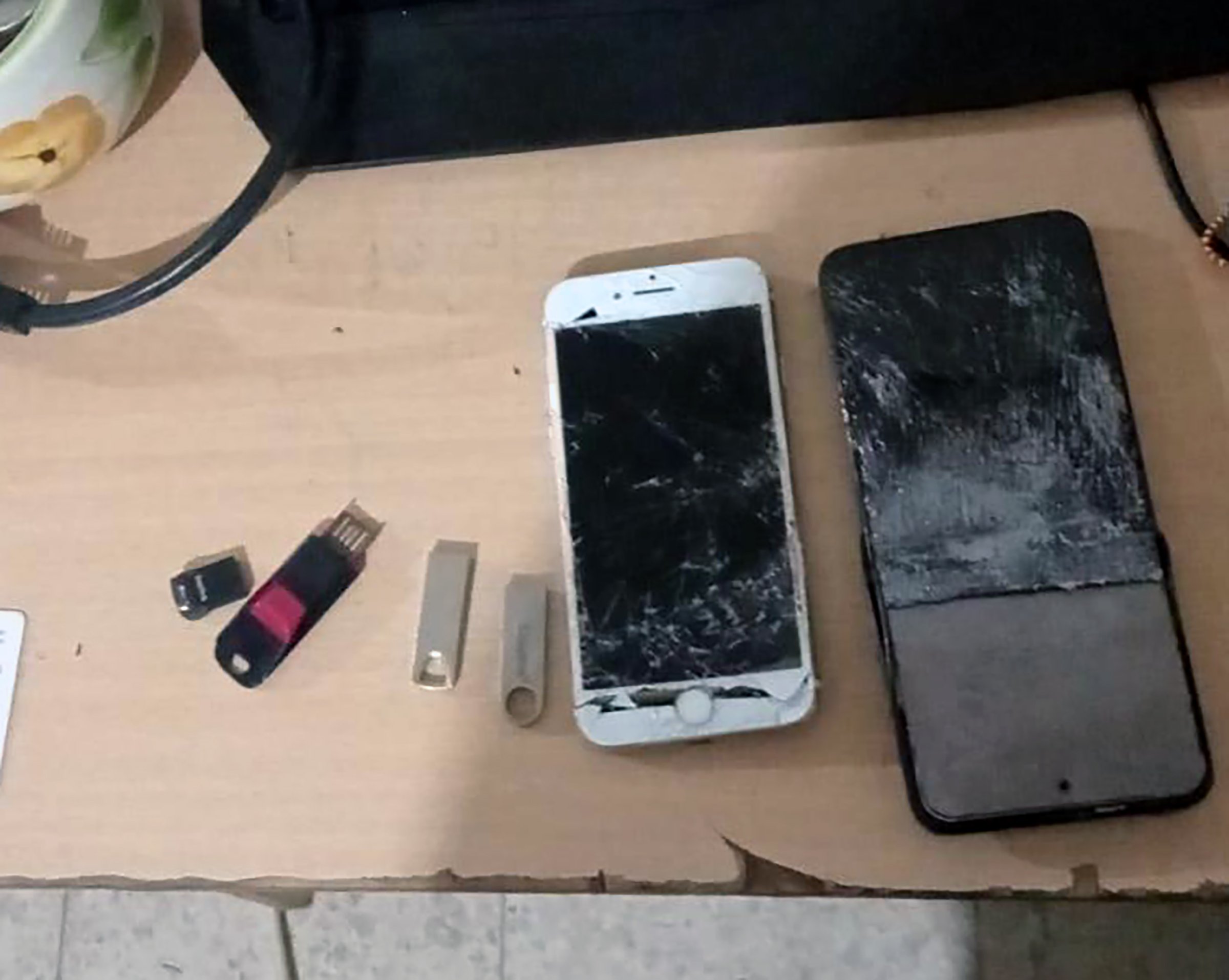 Yatağa bağımlı oğlu için biriktirdiği 1,8 milyon lira değerindeki altınları alıp, dolandırdılar