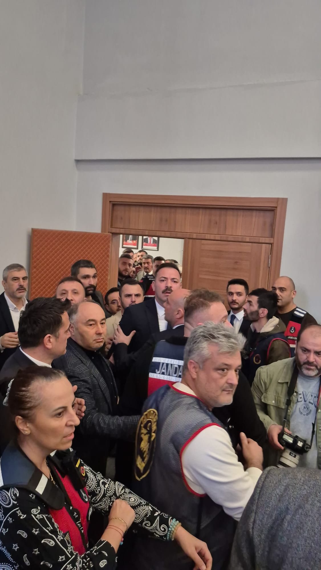 Zonguldak İl Genel Meclisi başkanlık seçiminde gerginlik