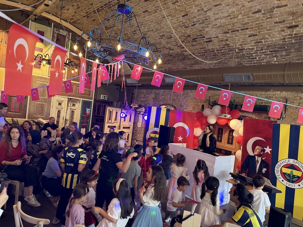 Londra Fenerbahceliler Dernegi 23 Nisan Kutlaması 04