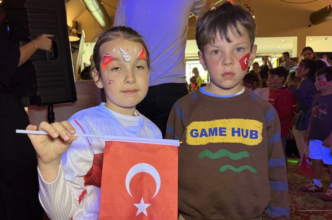 Londra Fenerbahceliler Dernegi 23 Nisan Kutlaması Cocuklar