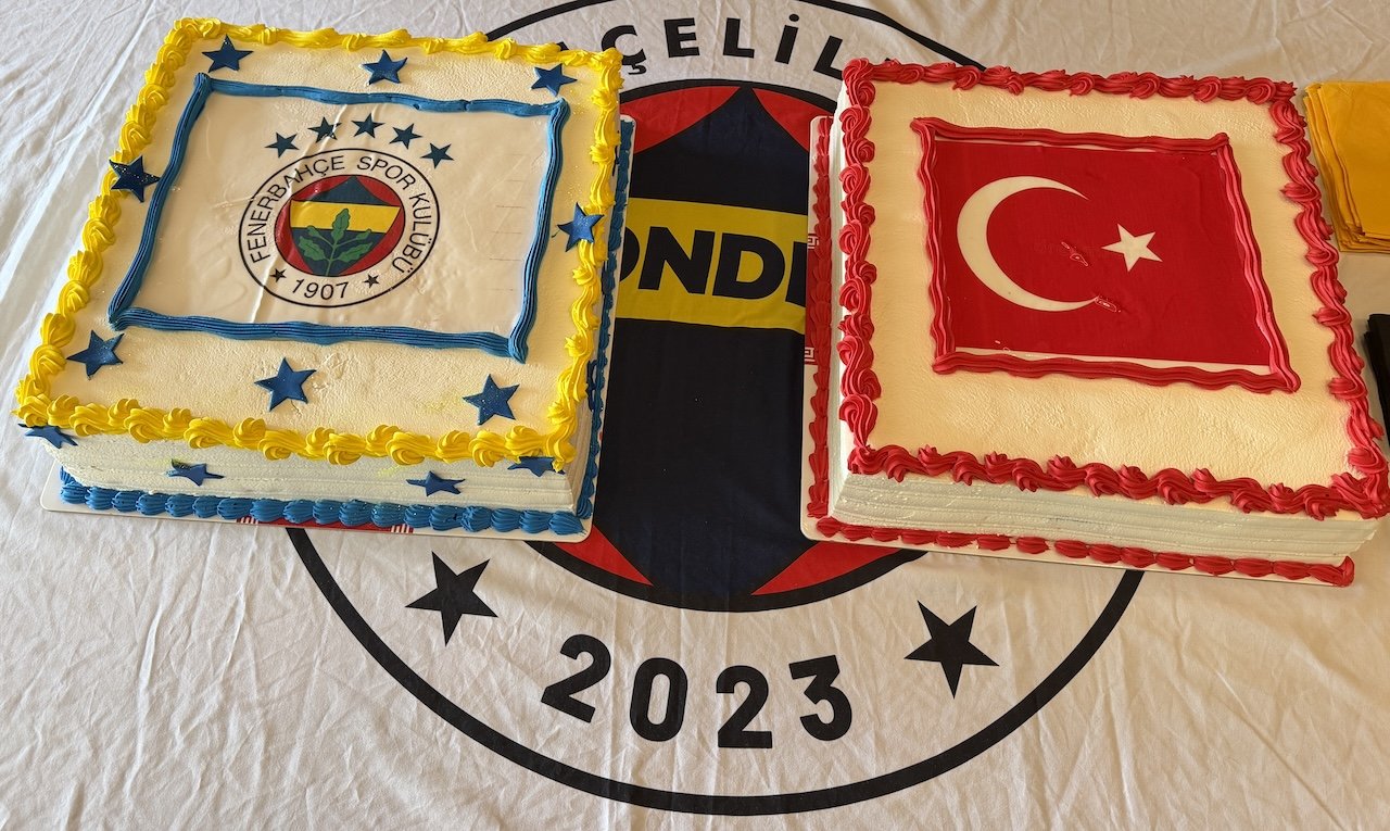 Londra Fenerbahceliler Dernegi 23 Nisan Kutlaması Pasta