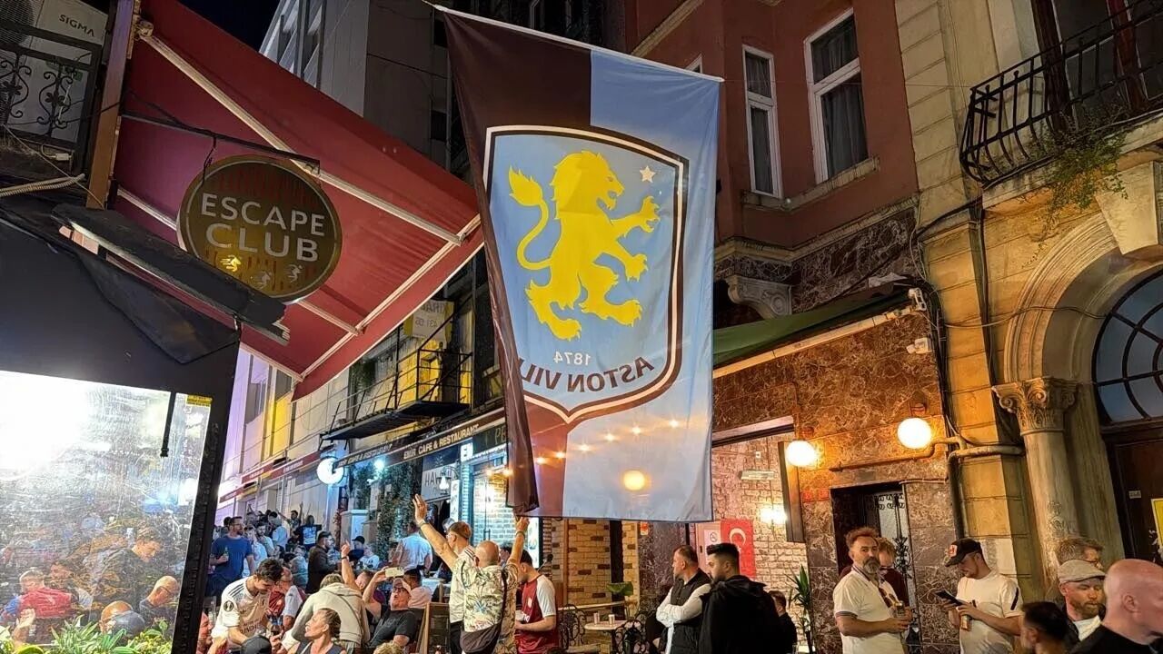 Aston Villa Istanbul.jpg