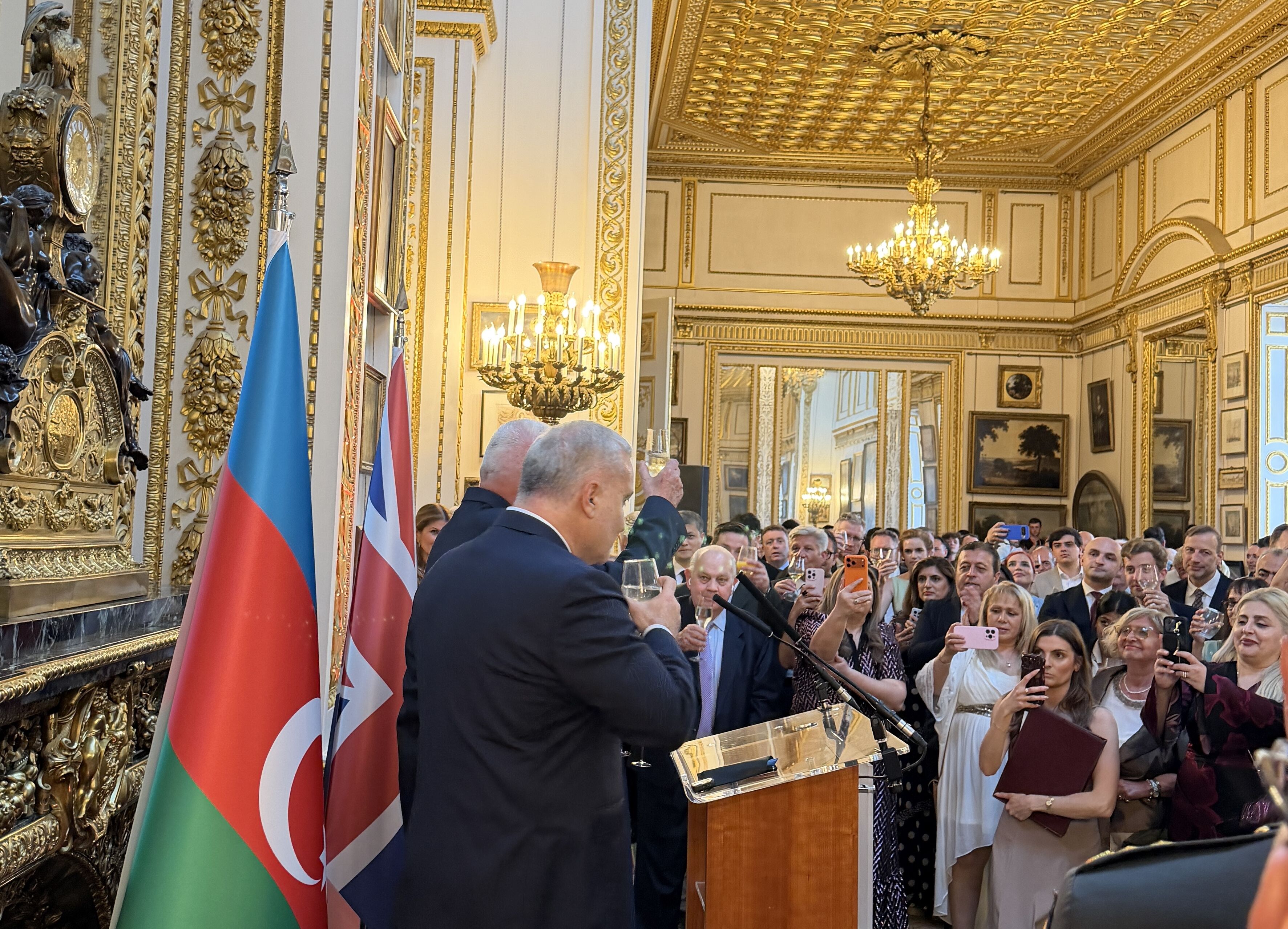 Azerbaycan’ın Bağımsızlık Günü Londra’da Kutlandı01
