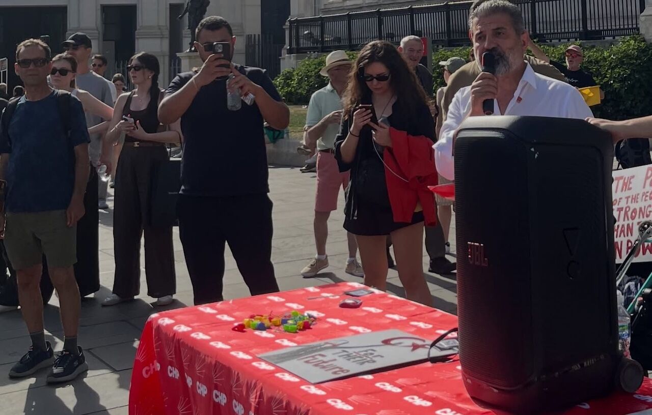 Londra’dan Demokrasi Mesajı, Halkın İradesi Susturulamaz 3