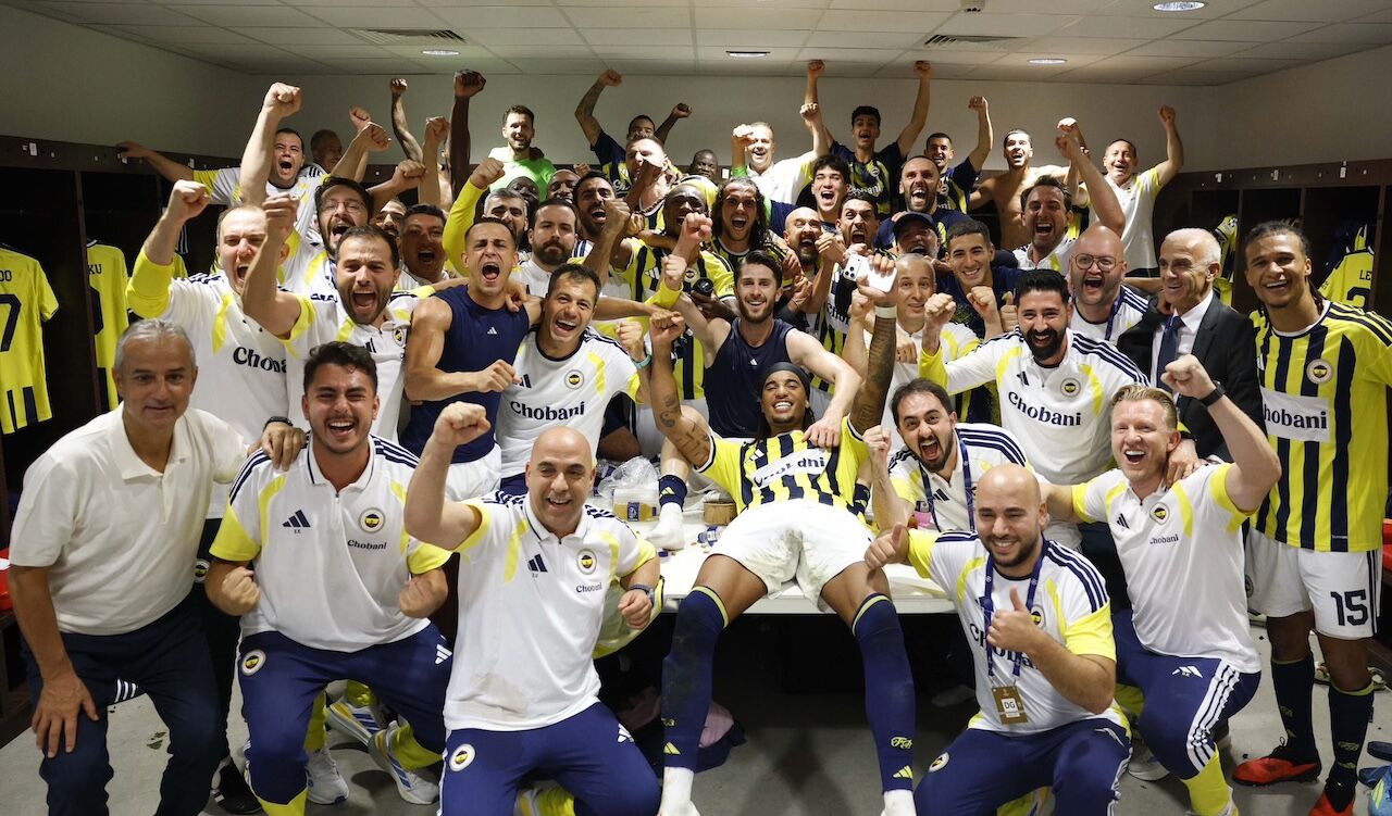 Azi̇z Yildirim Fenerbahçe’ye Soyunma Odasinda