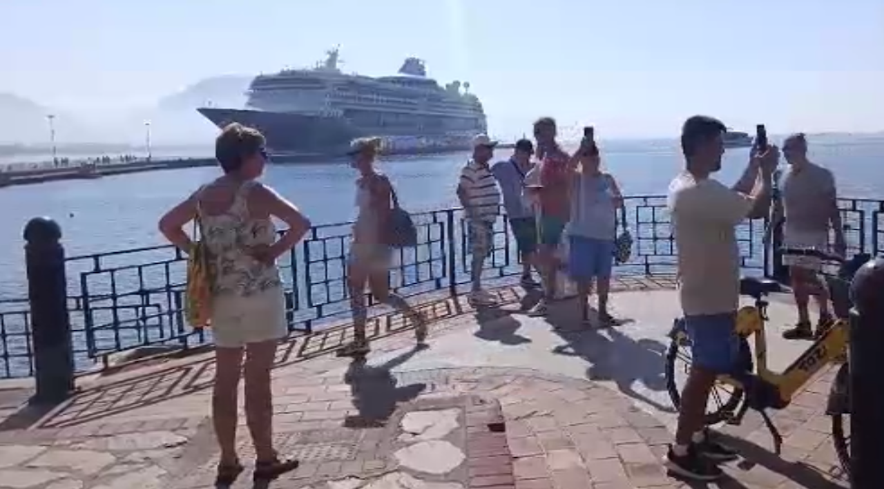 İngiliz Turistler Kruvaziyerle Geldi
