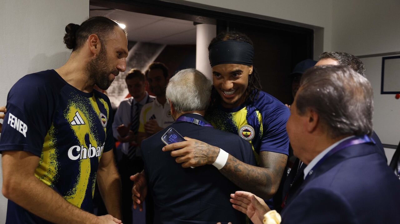 Şampiyonlar Ligi Play Off Turunda Lyon’u Mağlup Ederek Tarihi Bir Başarıya Imza Atan Fenerbahçe