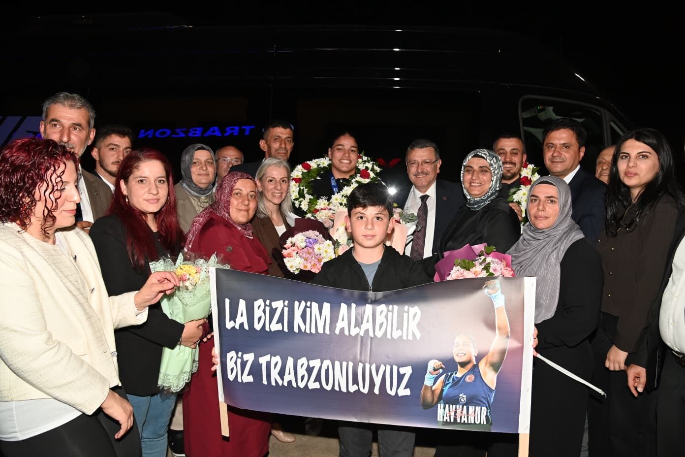 Avrupa şampiyonu boksör Havvanur Kethüda Trabzon'da coşkuyla karşılandı