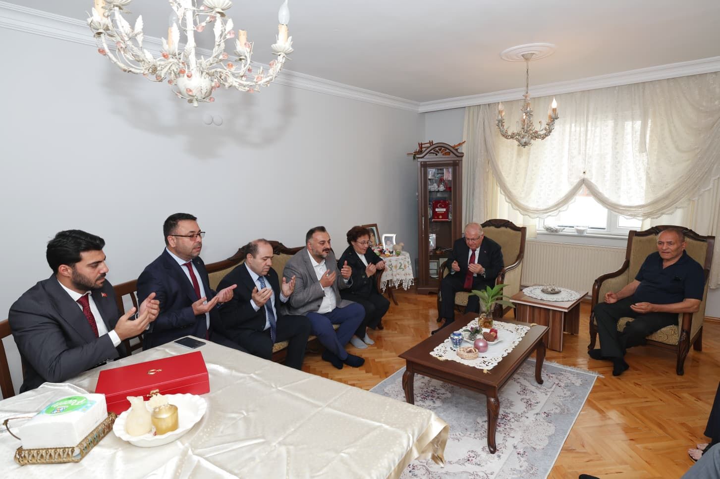 Bakan Güler, İstanbul'da şehit ailesini ziyaret etti