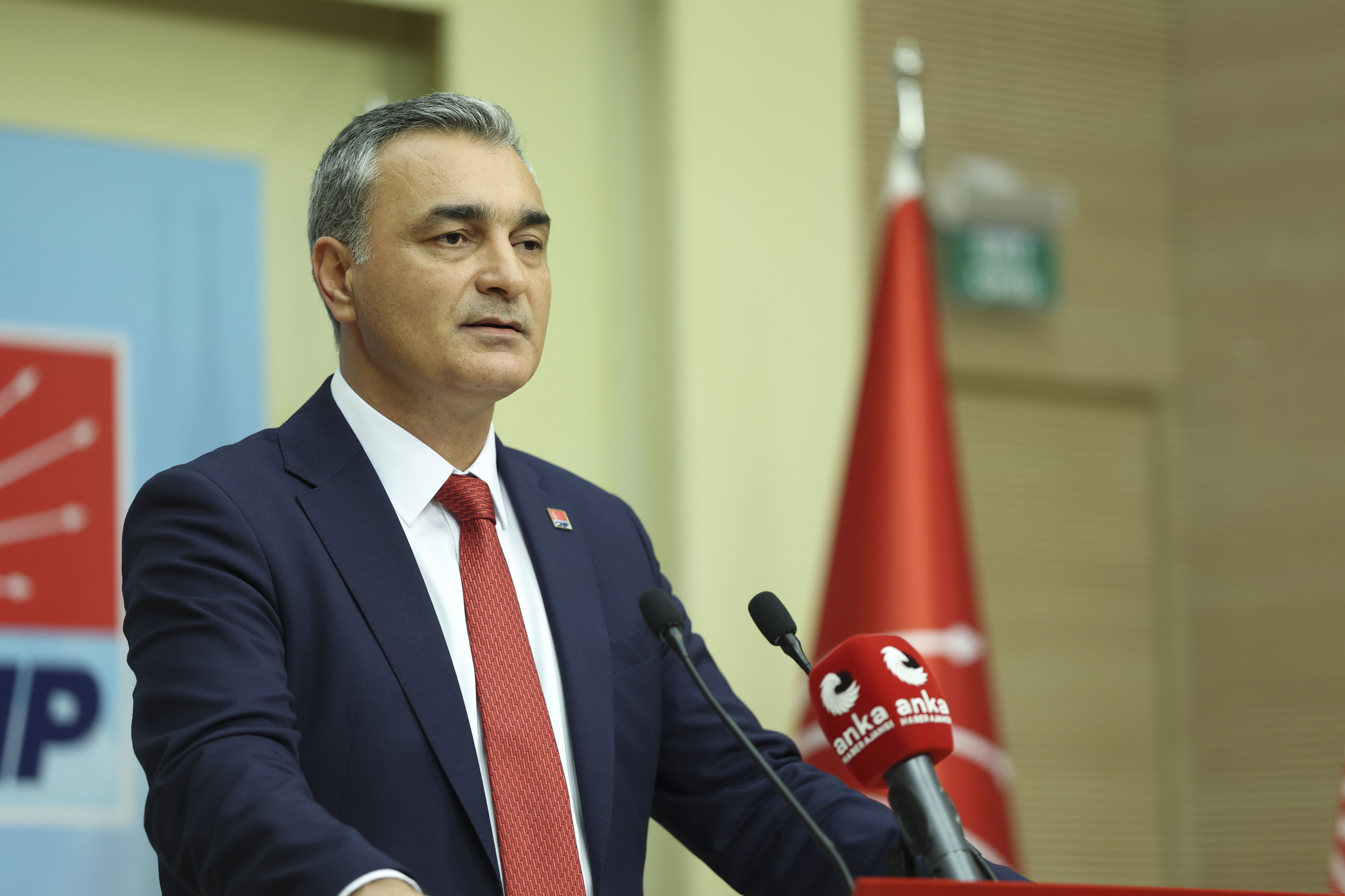 CHP'li Sarı: Özgür Özel ya yalan söylüyor ya da haberi yok
