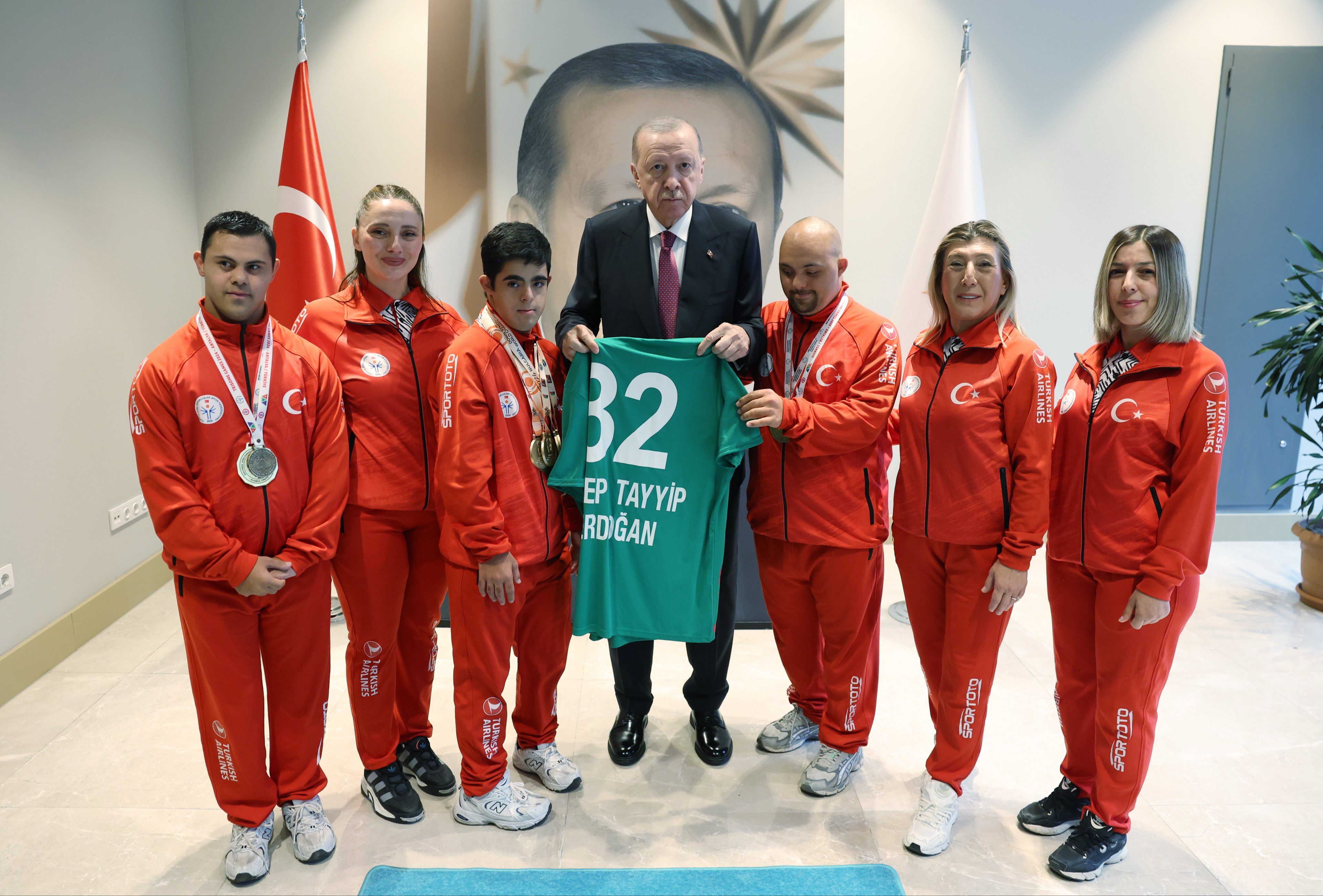 Cumhurbaşkanı Erdoğan, Türkiye Özel Sporcular Spor Federasyonu temsilcilerini kabul etti