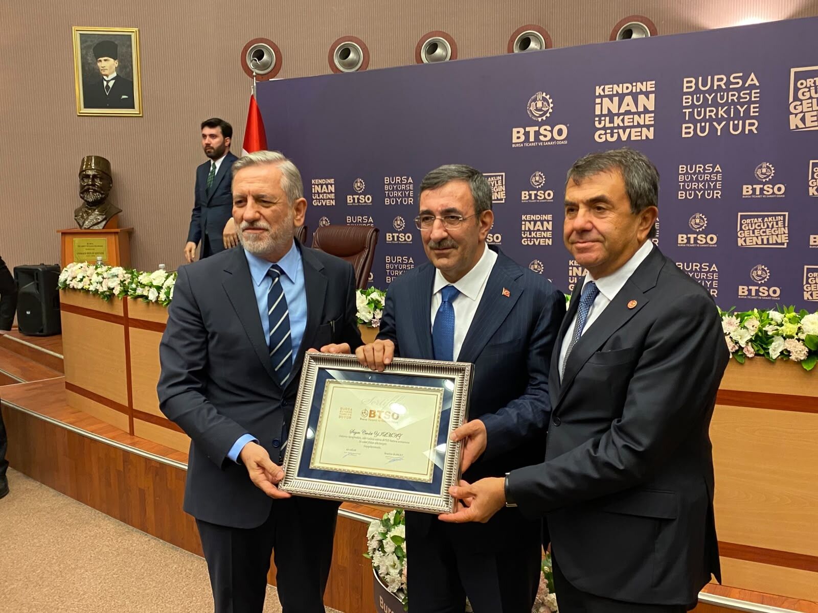 Cumhurbaşkanı Yardımcısı Yılmaz: Gerçek kahramanlar üretenler ve emek harcayanlardır (2)