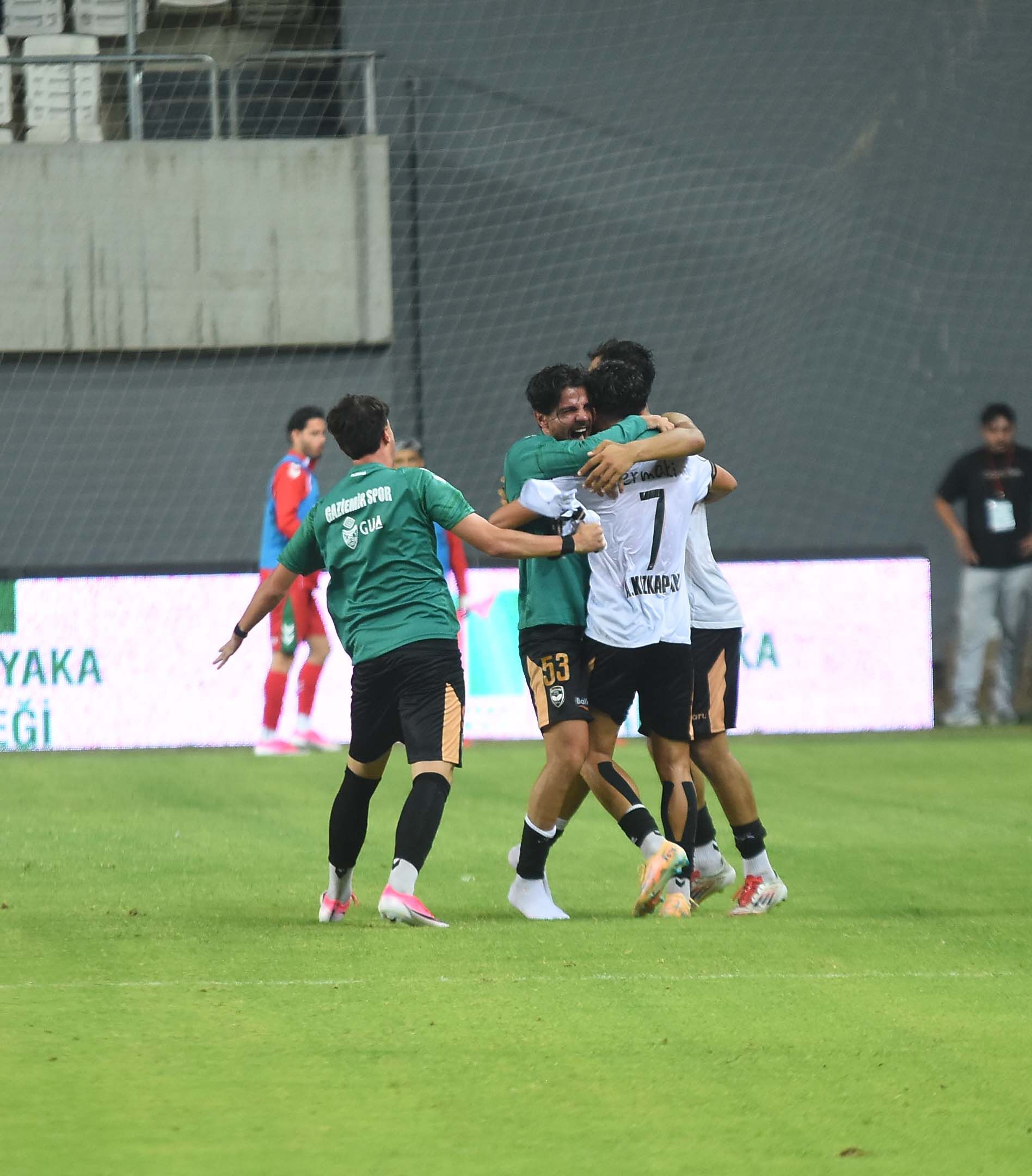 Gaziemirspor dolu dizgin