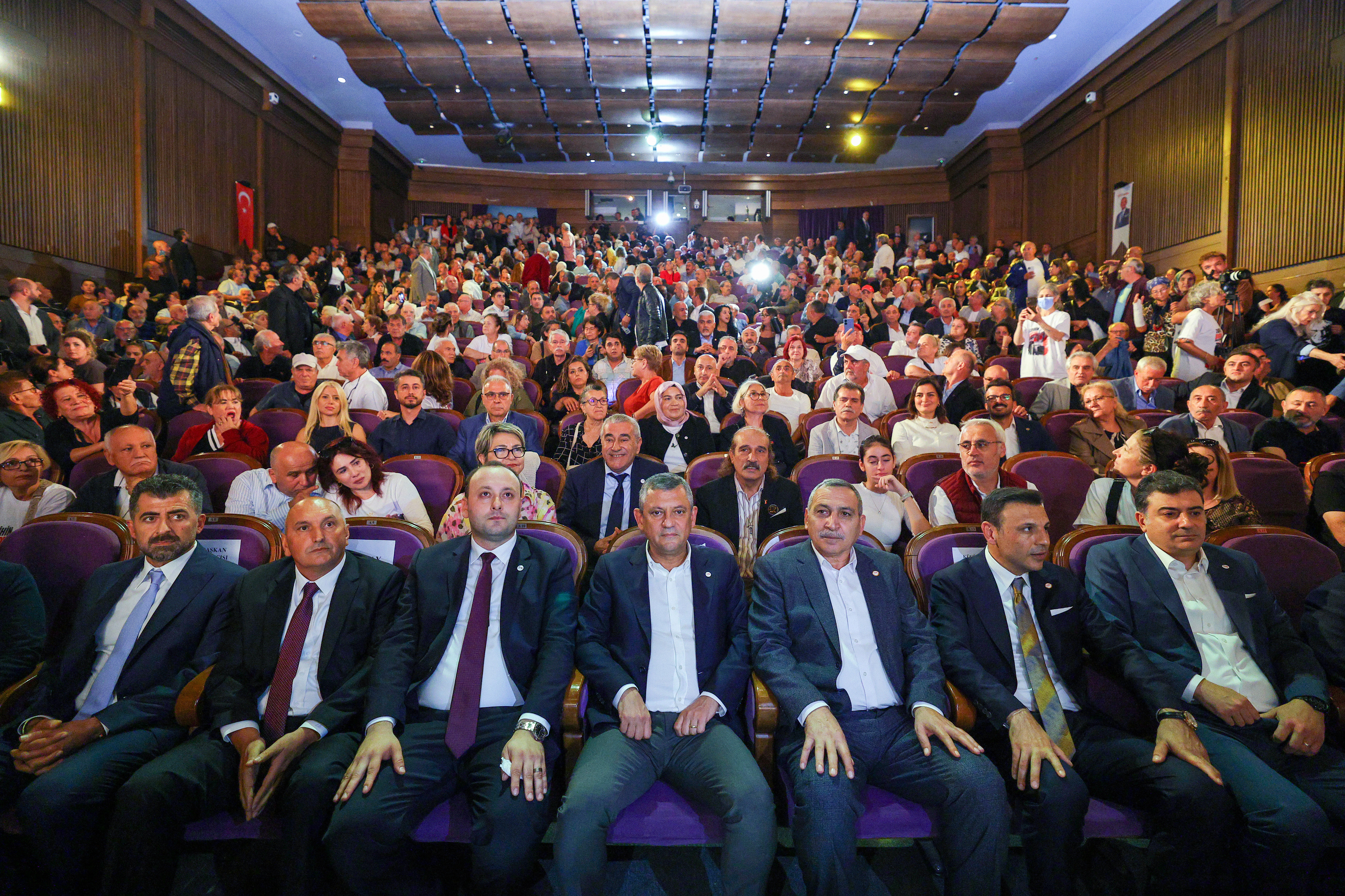 Özgür Özel: Türkiye'nin yeni bir enerjiye ihtiyacı var