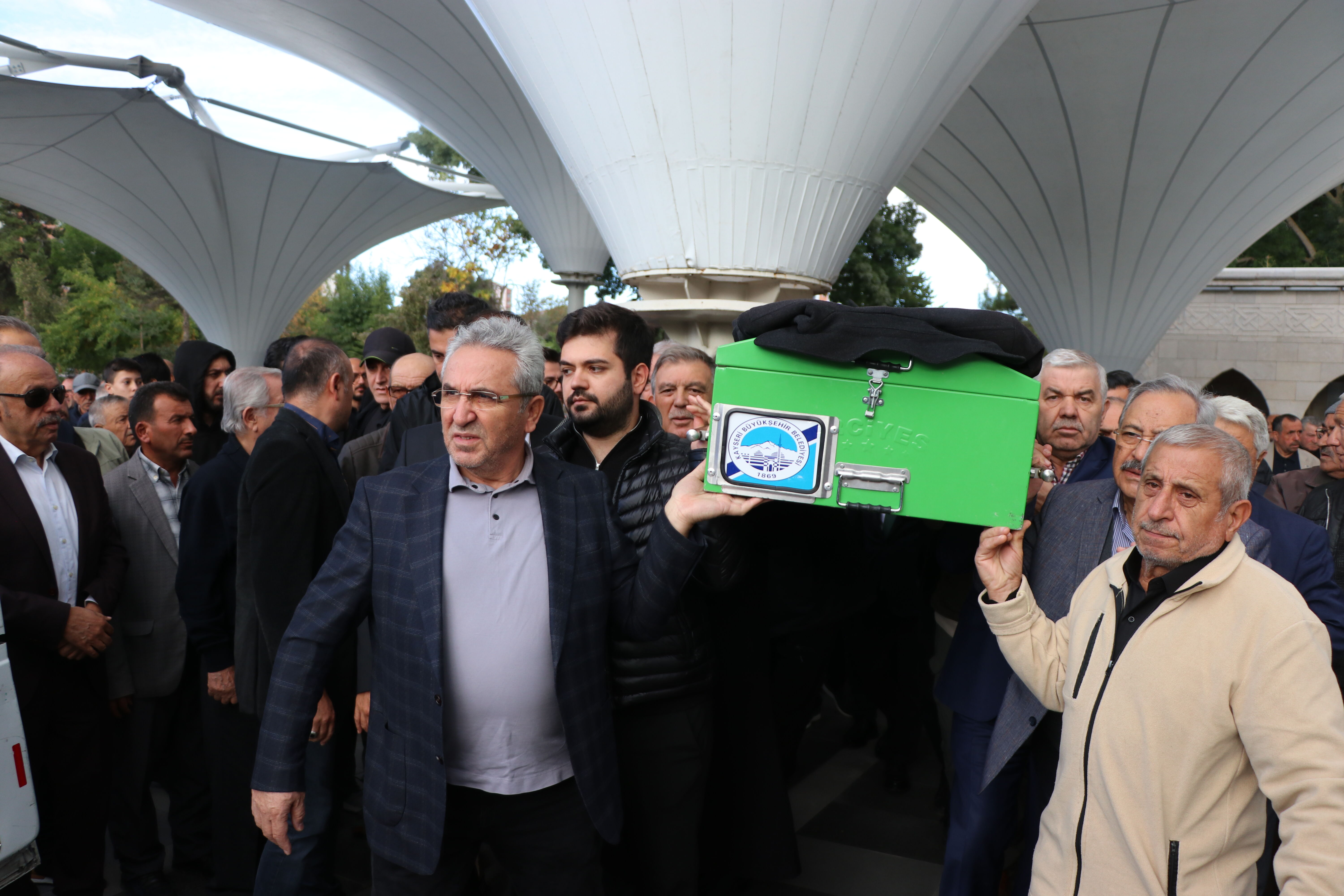 11'inci Cumhurbaşkanı Abdullah Gül, amcasının cenazesine katıldı