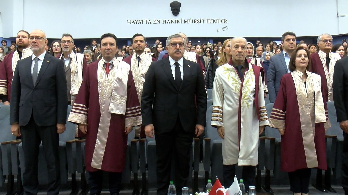 AK Parti'li Yayman, akademik yıl açılışı konferansında üniversitelilerle bir araya geldi