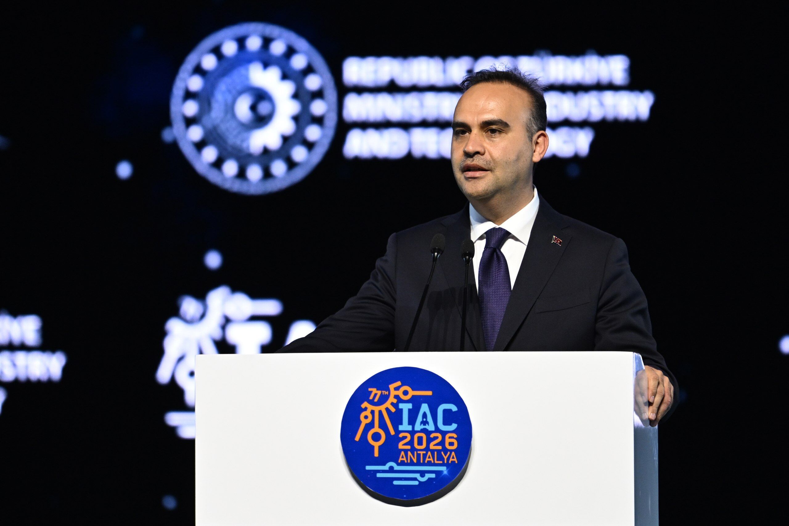 Bakan Kacır'dan, Uluslararası Uzay Kongresi diplomasisi