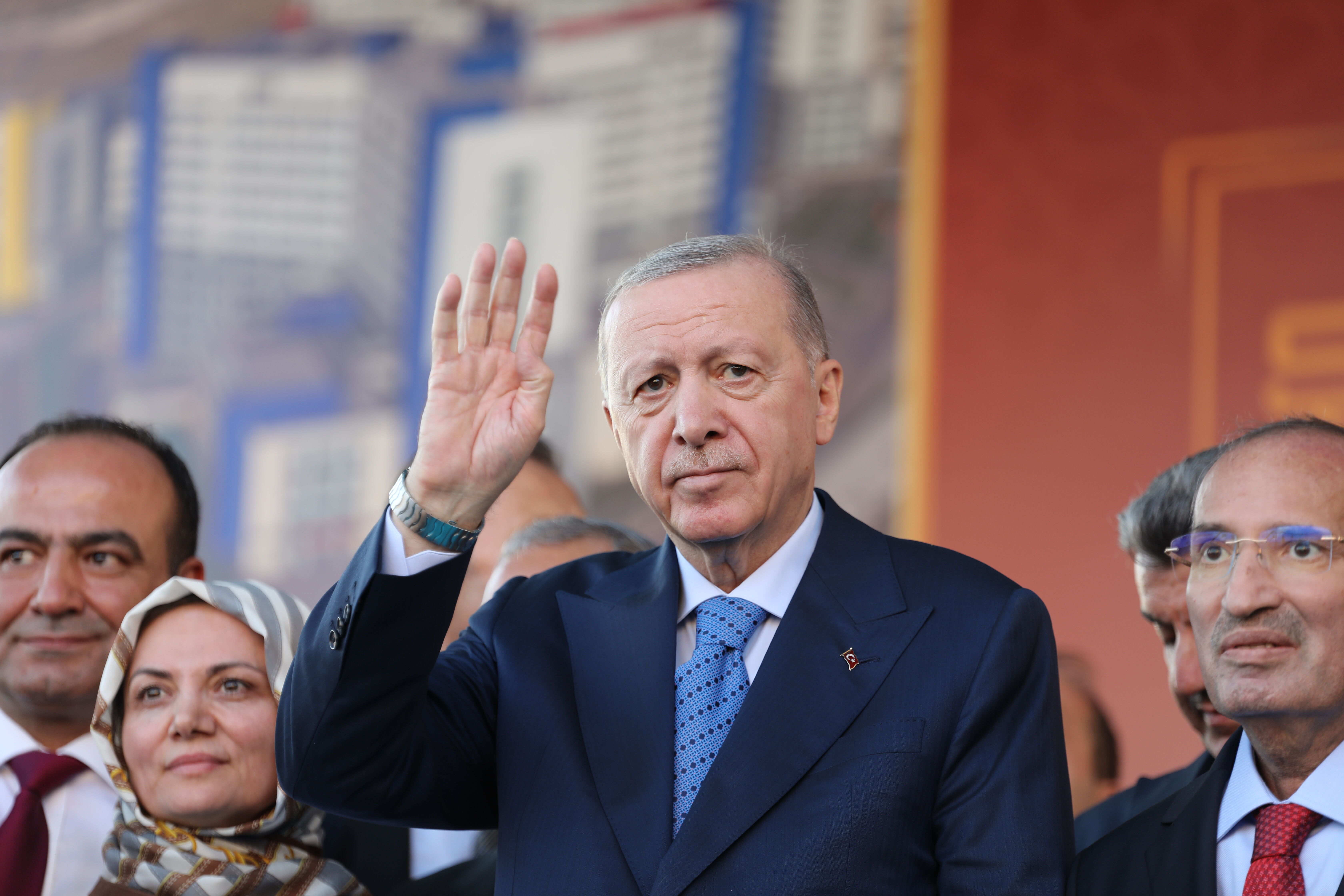 Cumhurbaşkanı Erdoğan: Türkiye'nin geleceği emin ellerde (2)