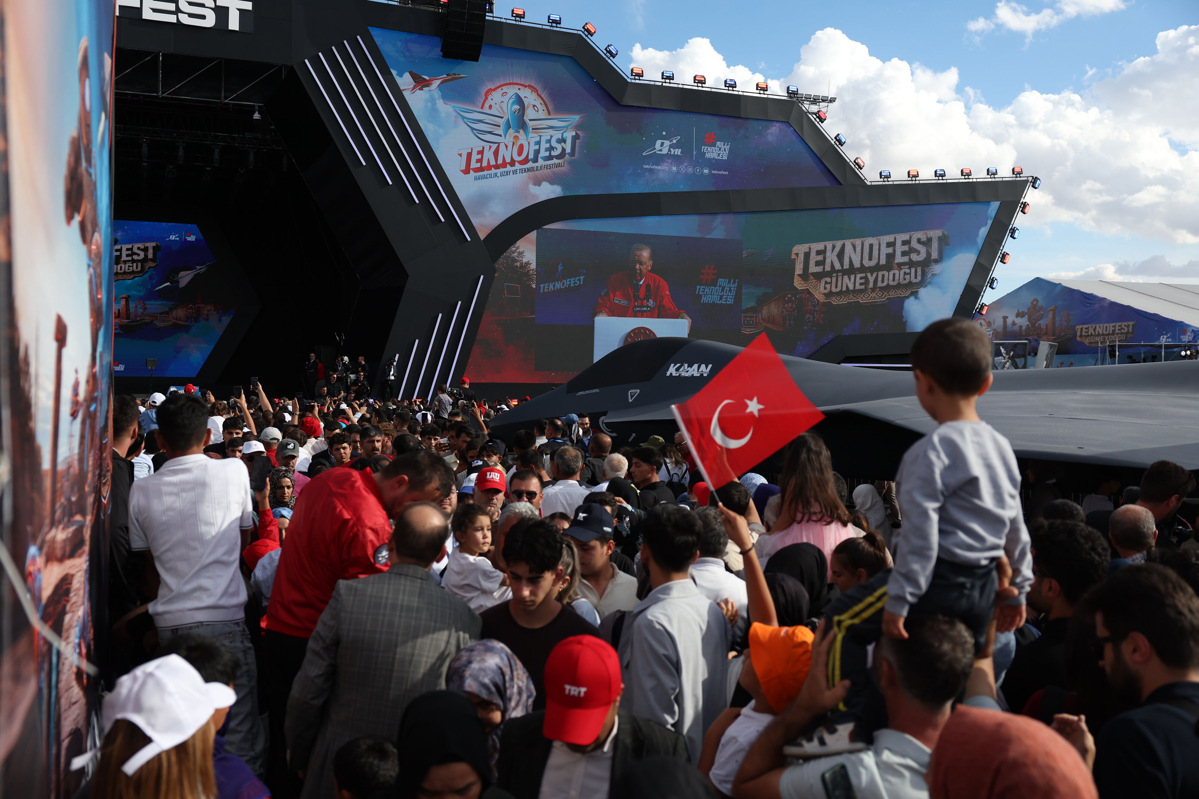 Cumhurbaşkanı Erdoğan: Türkiye'nin geleceği emin ellerde /Ek fotoğraflar